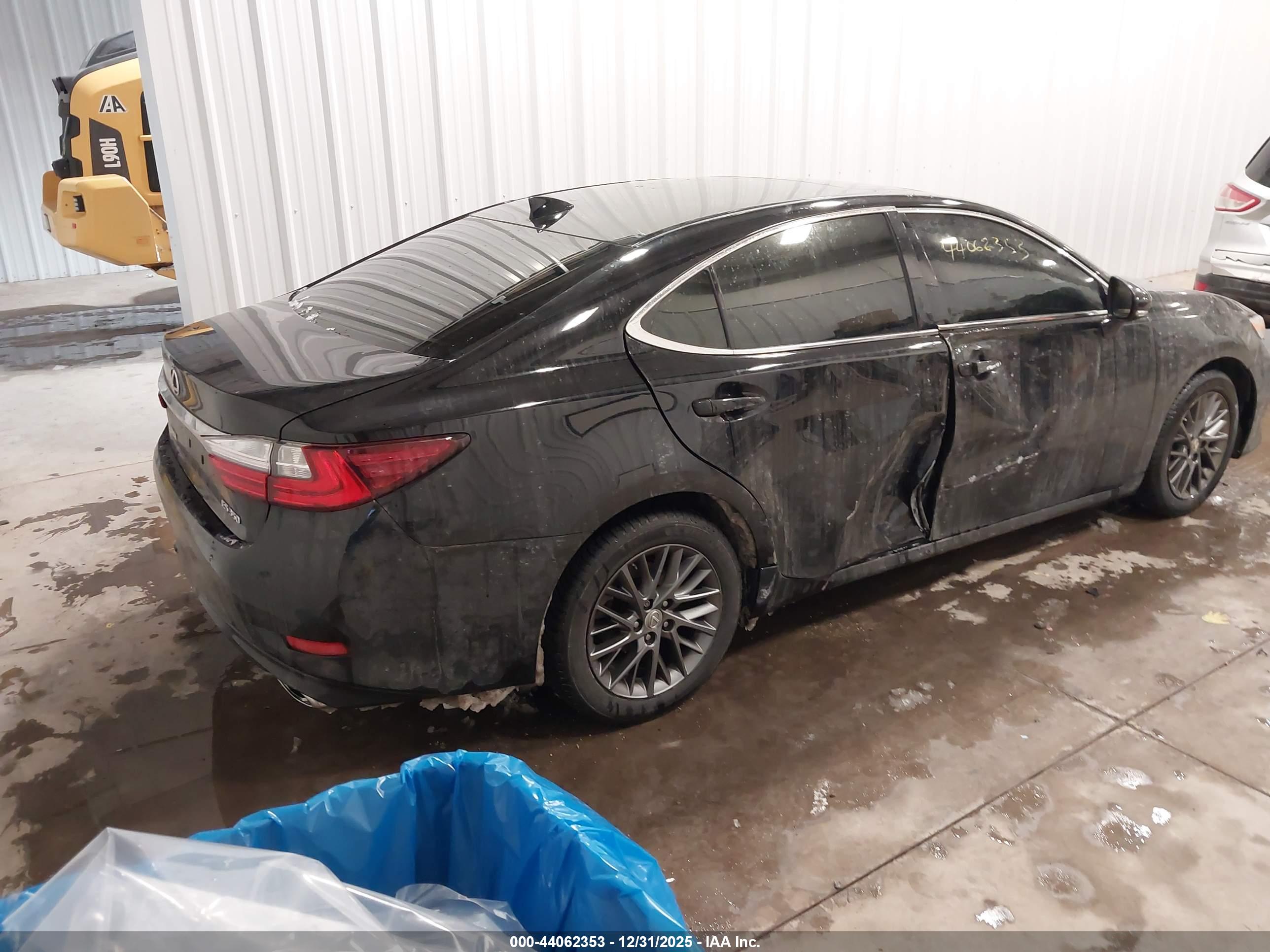 LEXUS ES image 4