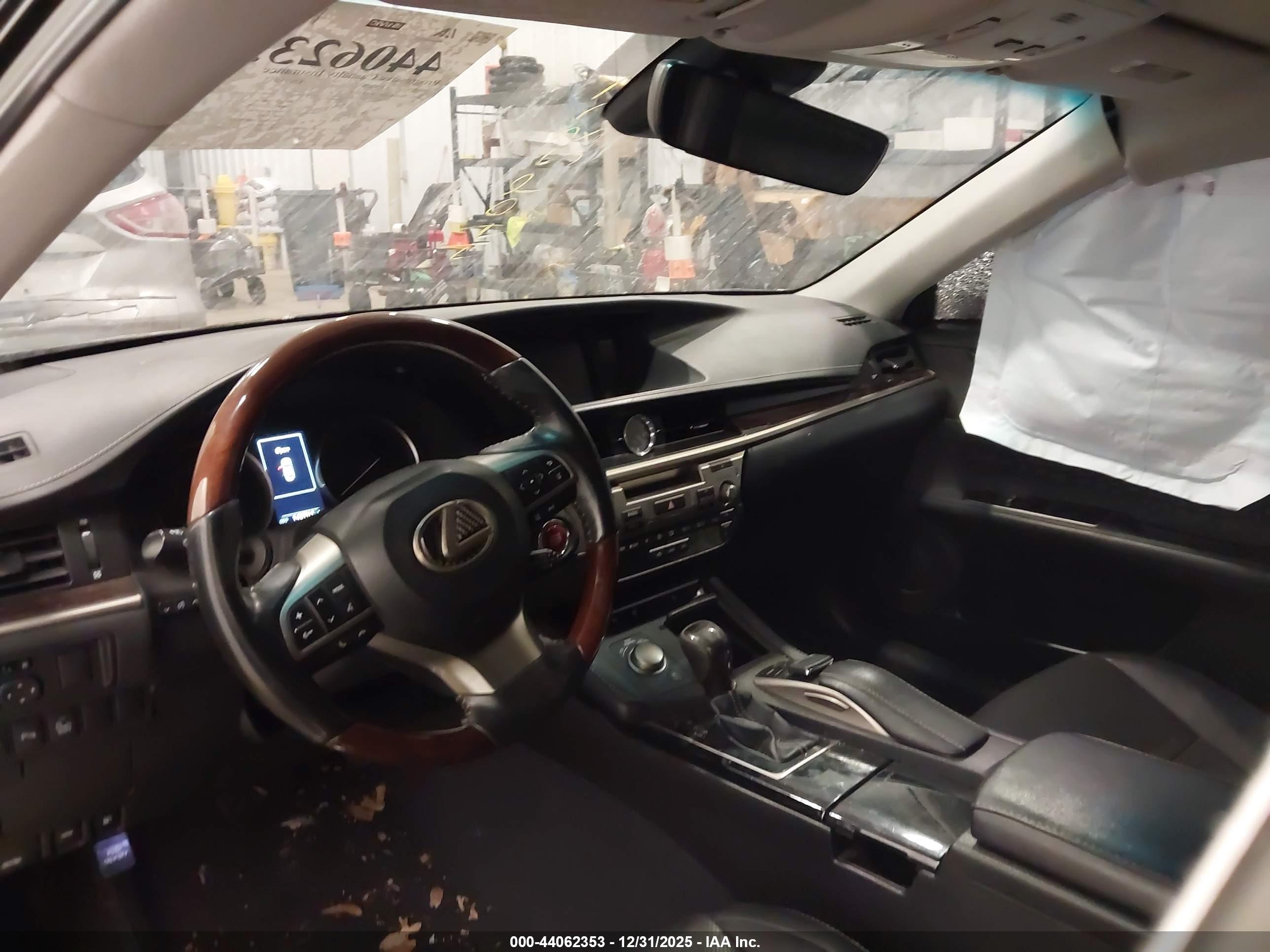 LEXUS ES image 5