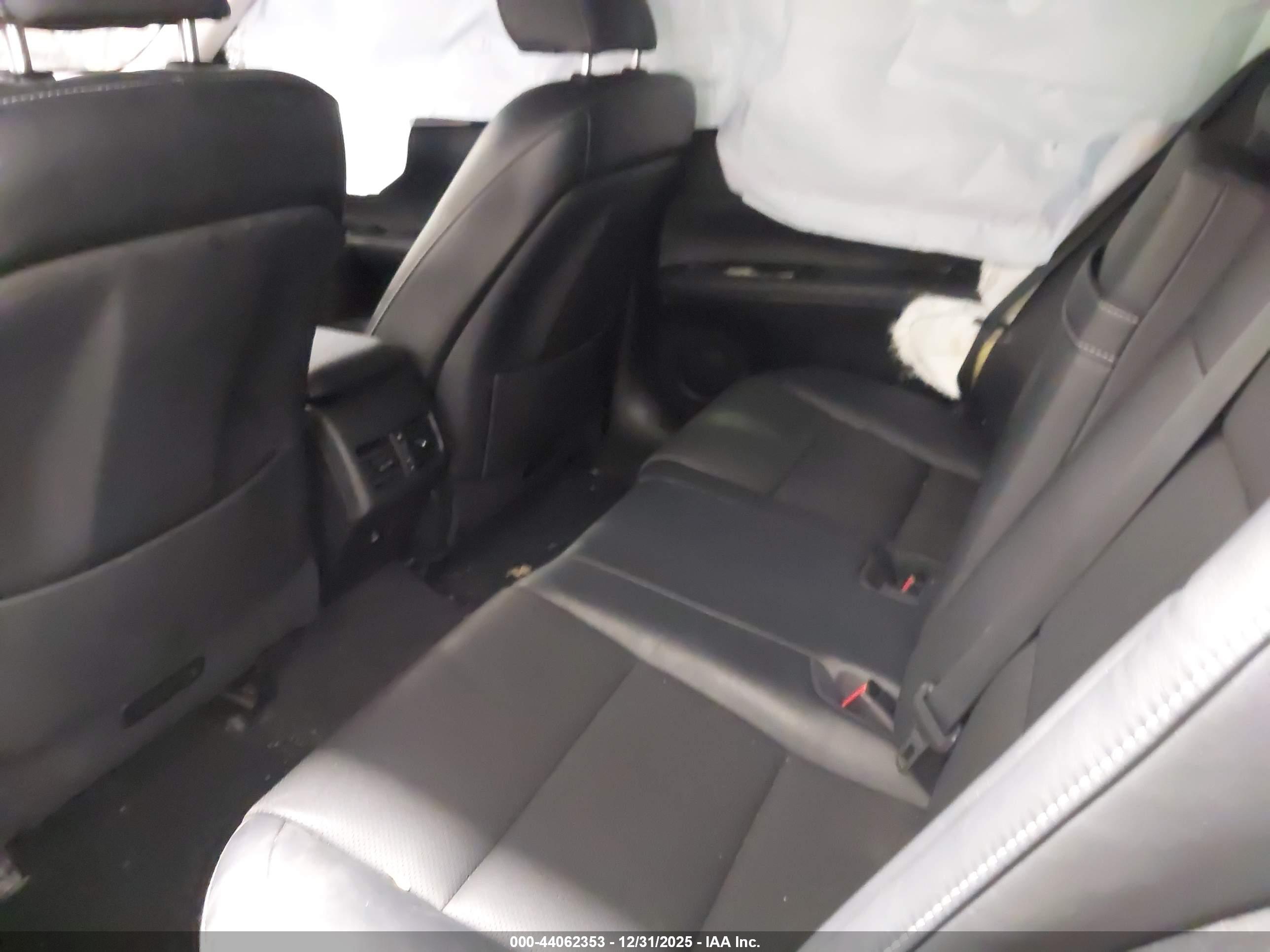 LEXUS ES image 8