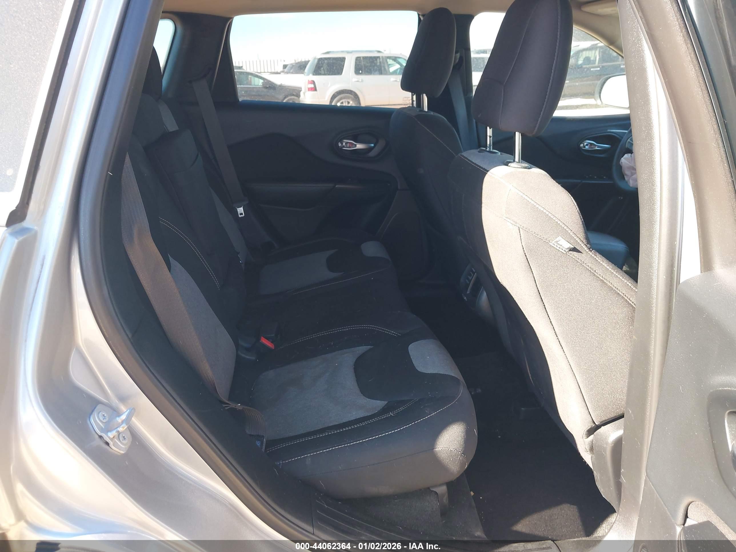 JEEP CHEROKEE image 8