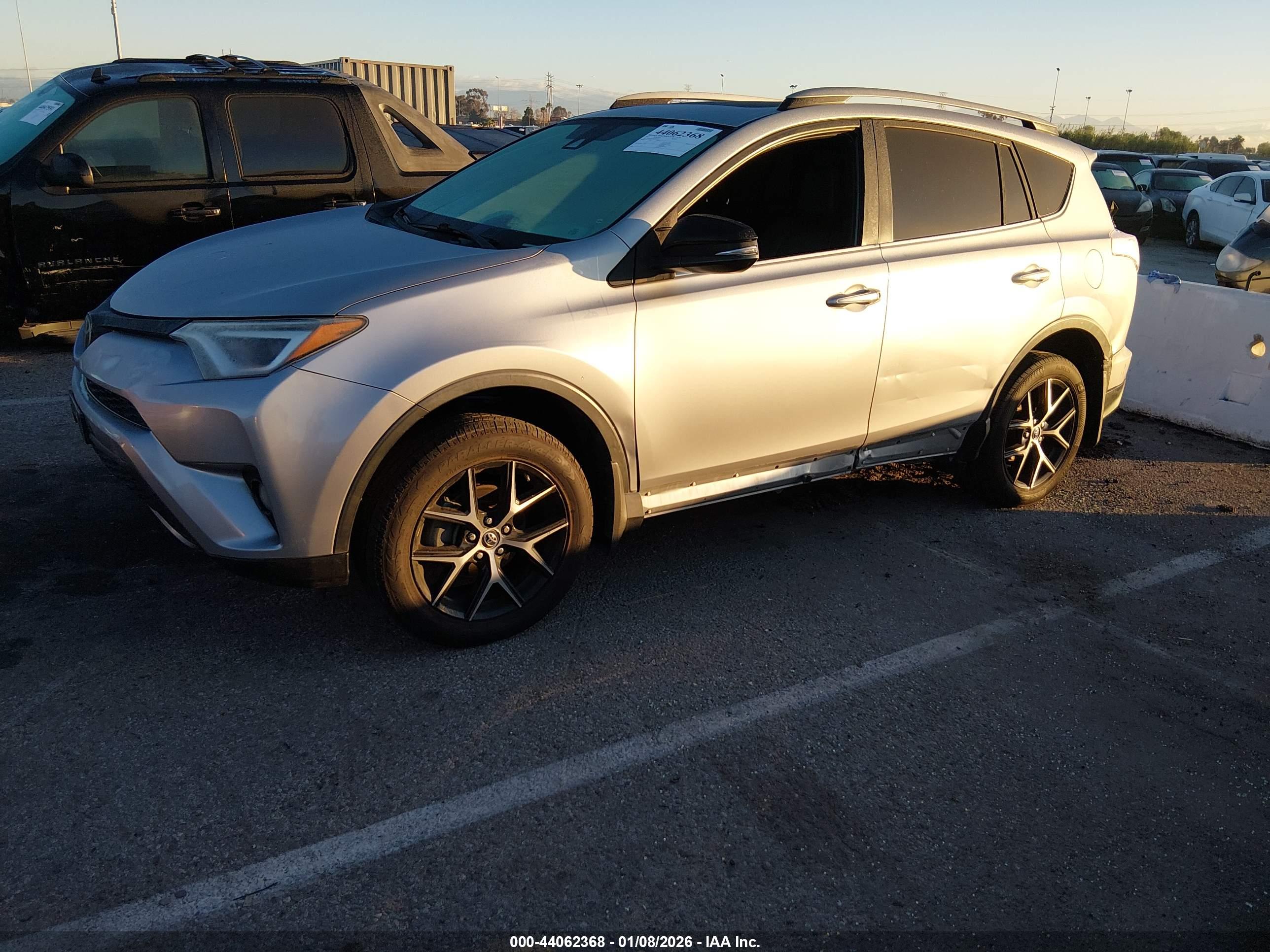 TOYOTA RAV4 image 2