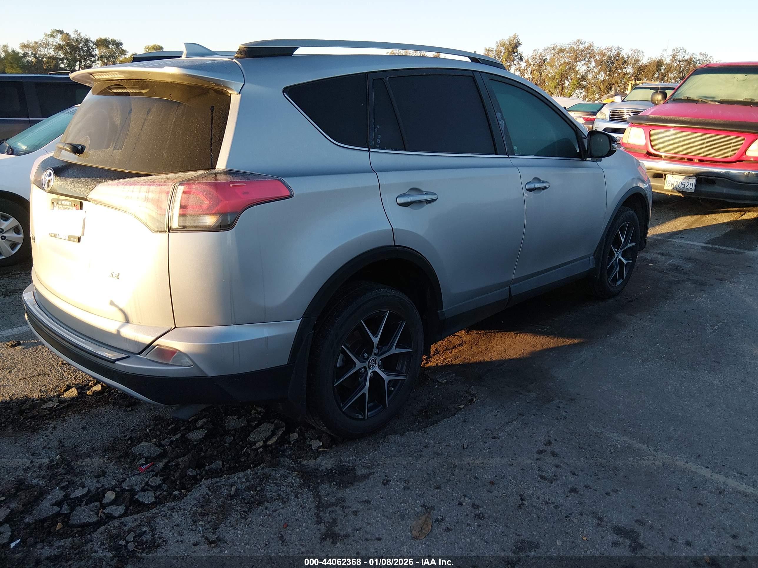 TOYOTA RAV4 image 4