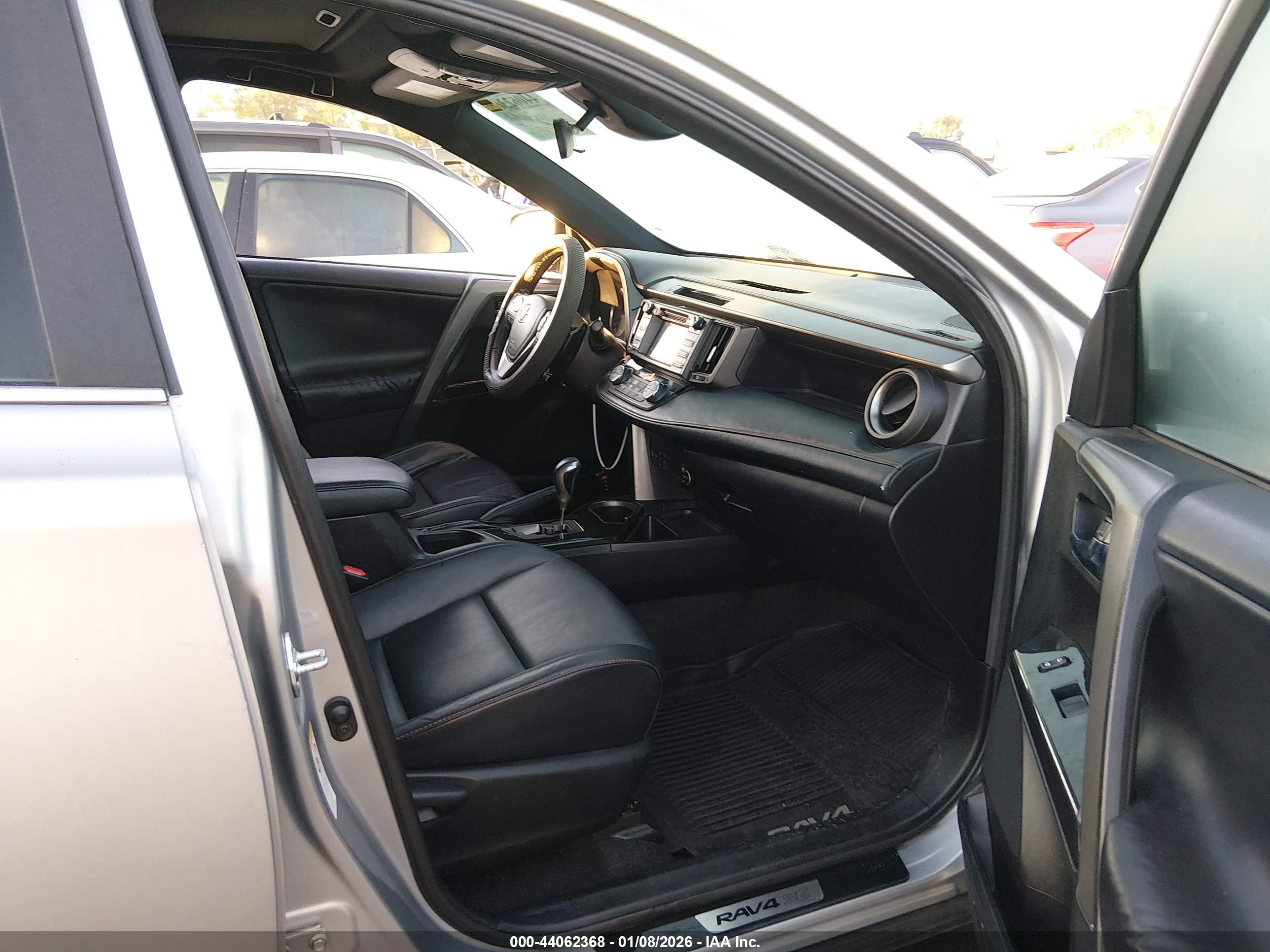 TOYOTA RAV4 image 5