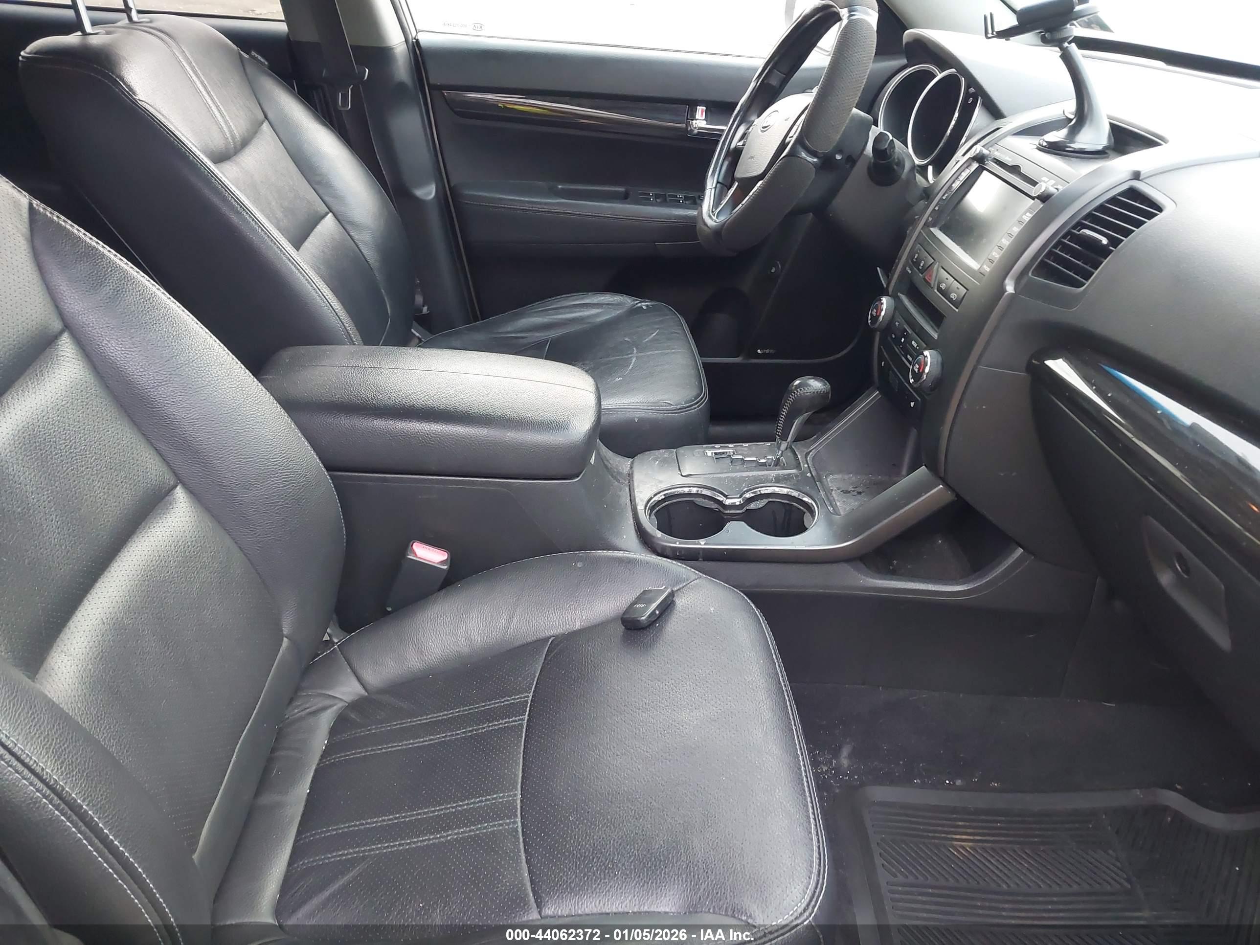 KIA SORENTO image 5