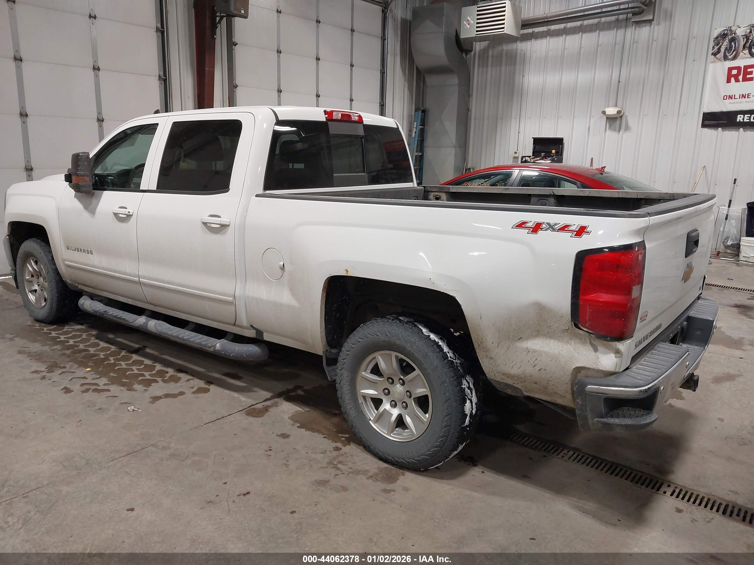 CHEVROLET SILVERADO image 3