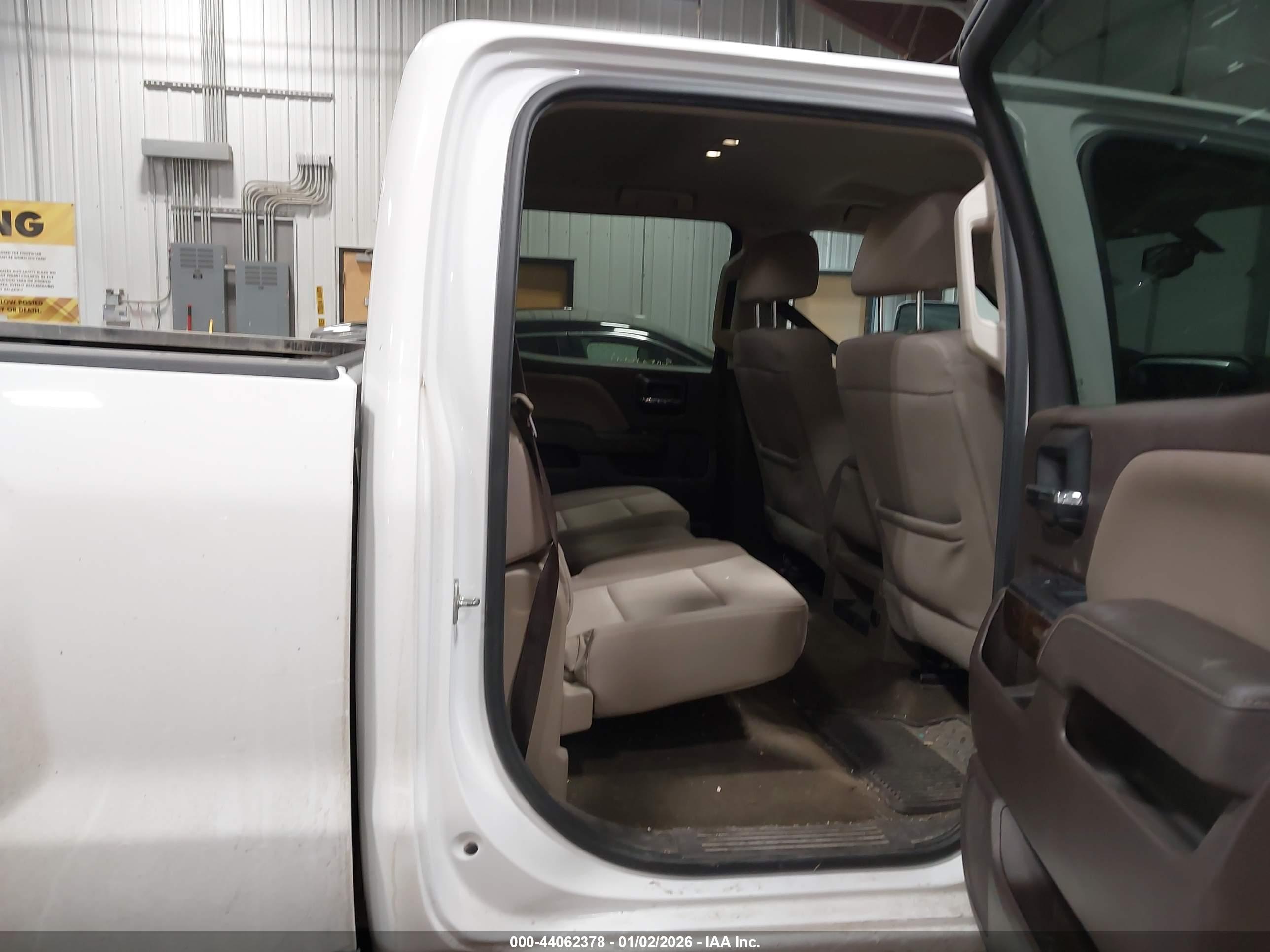 CHEVROLET SILVERADO image 8
