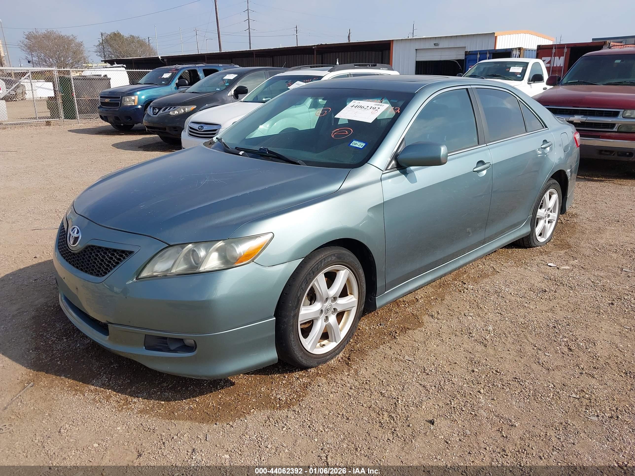 TOYOTA CAMRY image 2