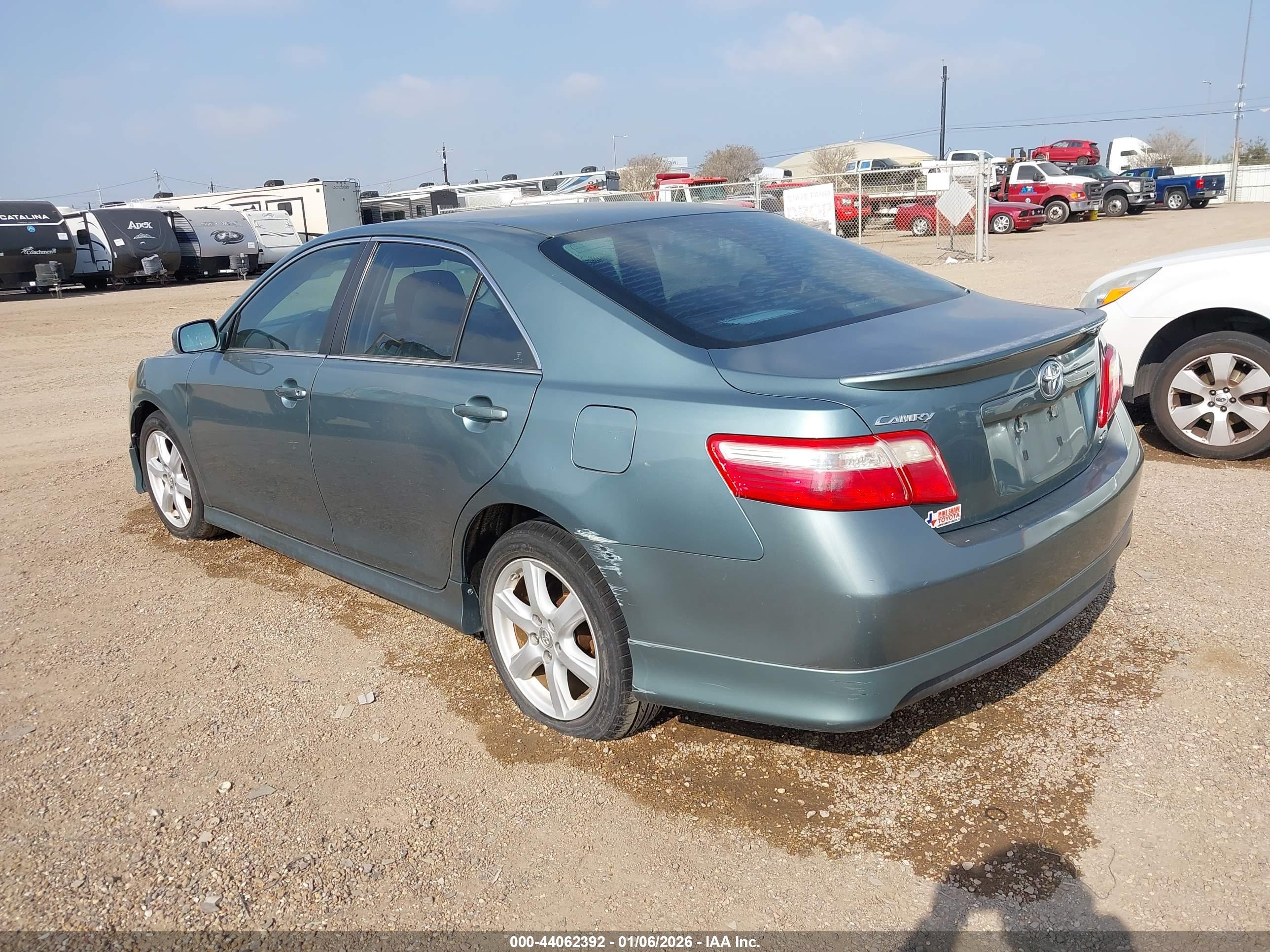 TOYOTA CAMRY image 3