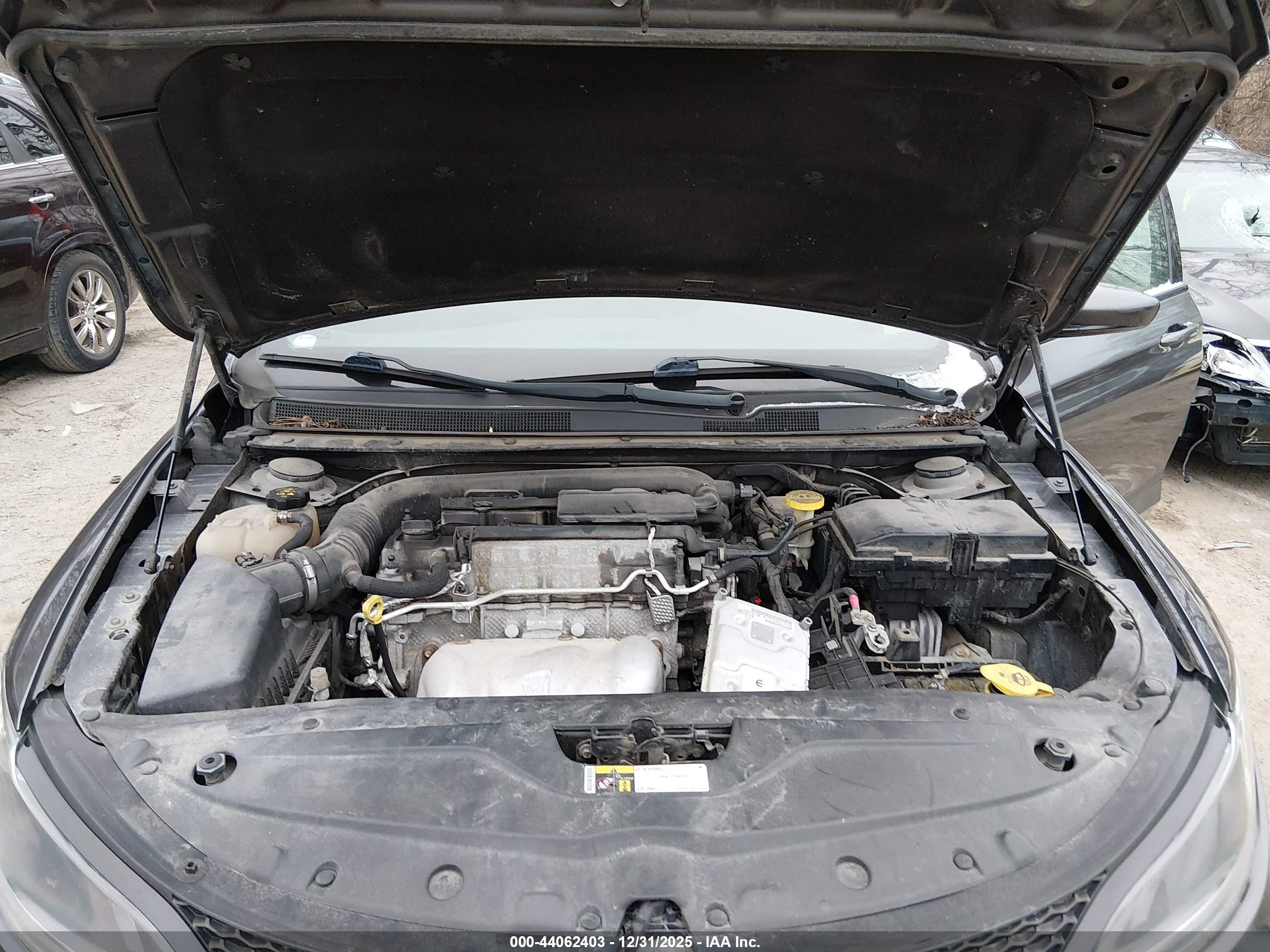 CHRYSLER 200 image 10