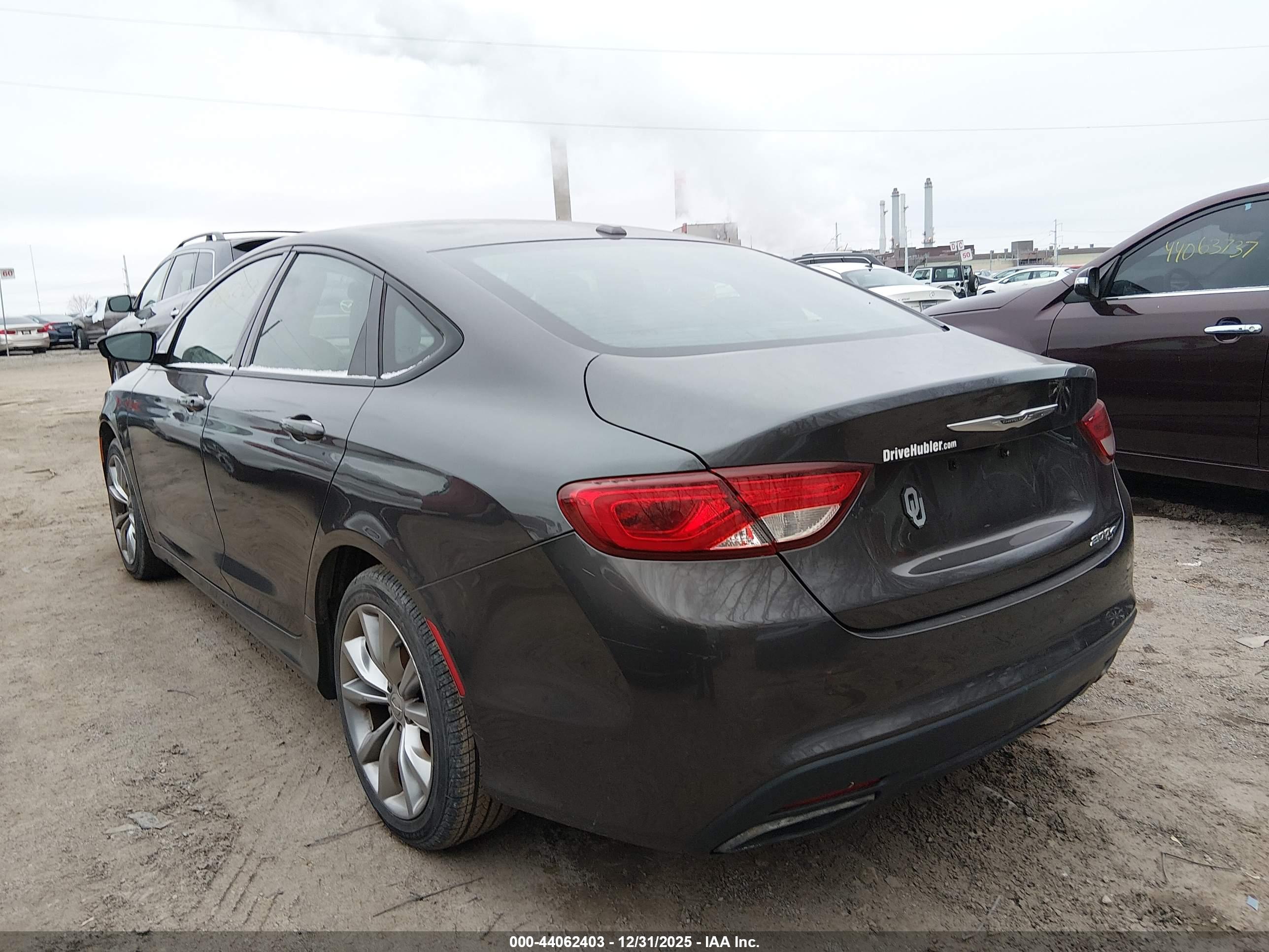 CHRYSLER 200 image 3