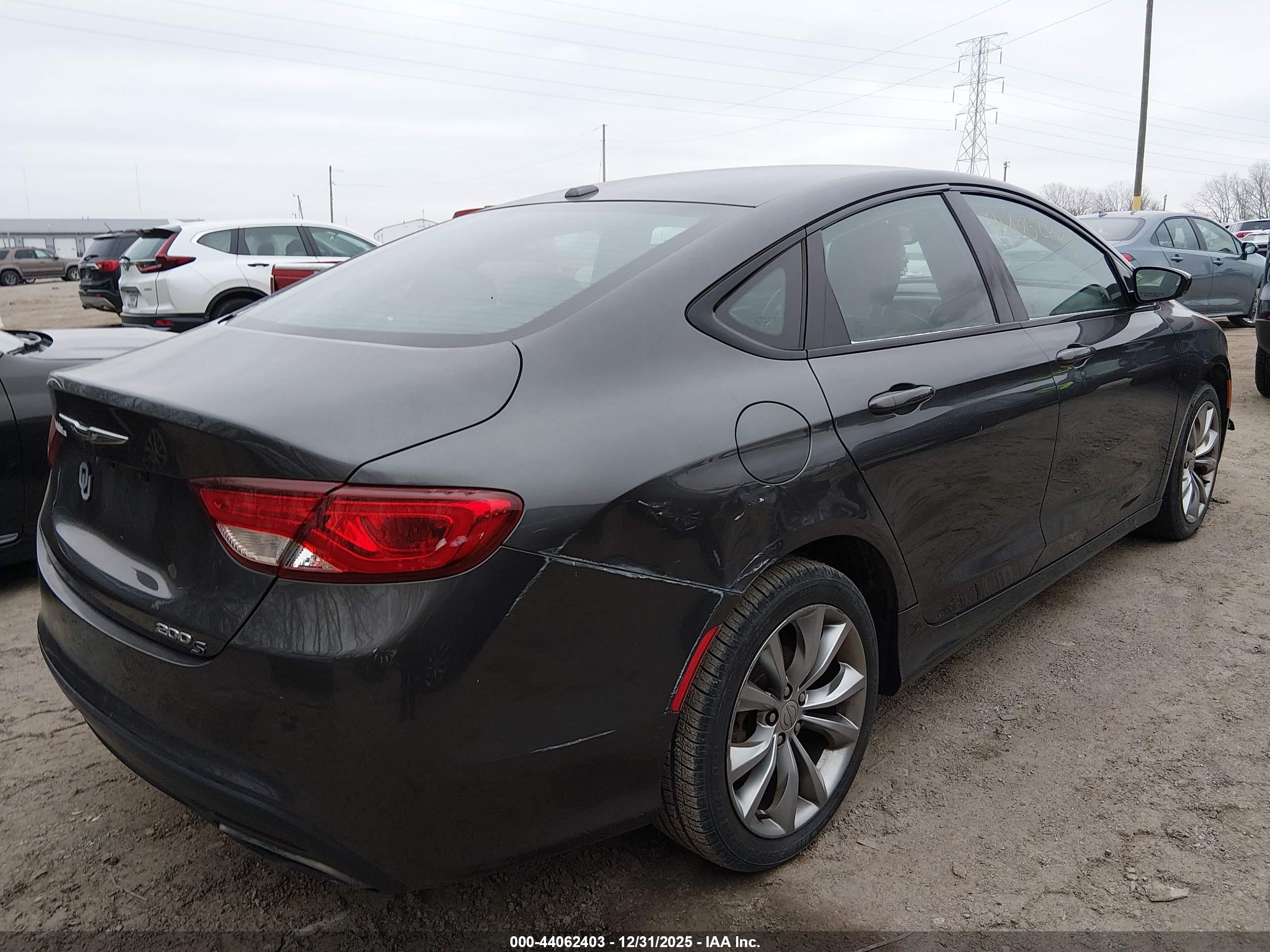 CHRYSLER 200 image 4