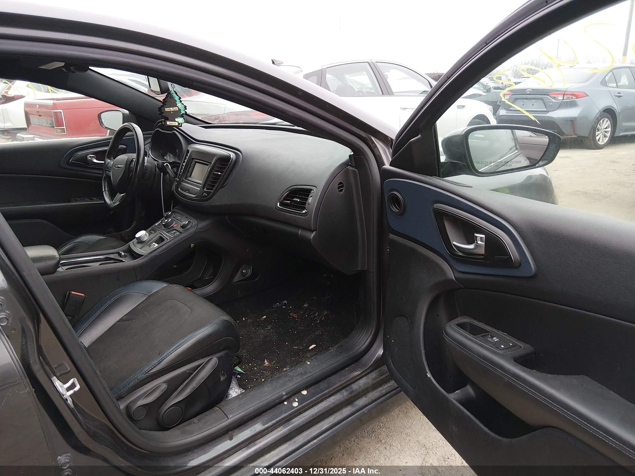 CHRYSLER 200 image 5