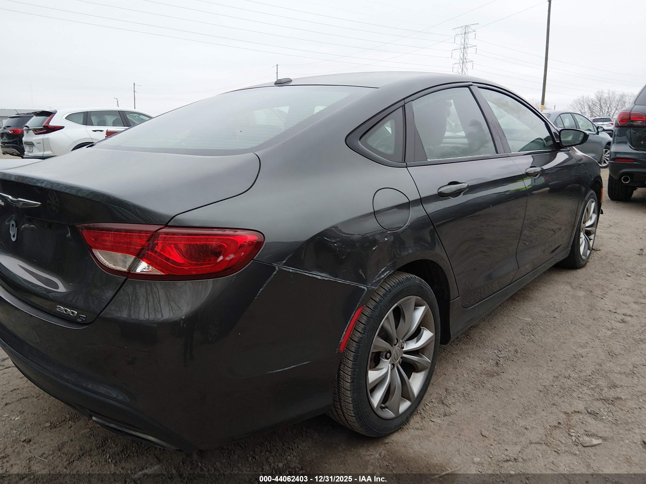 CHRYSLER 200 image 6