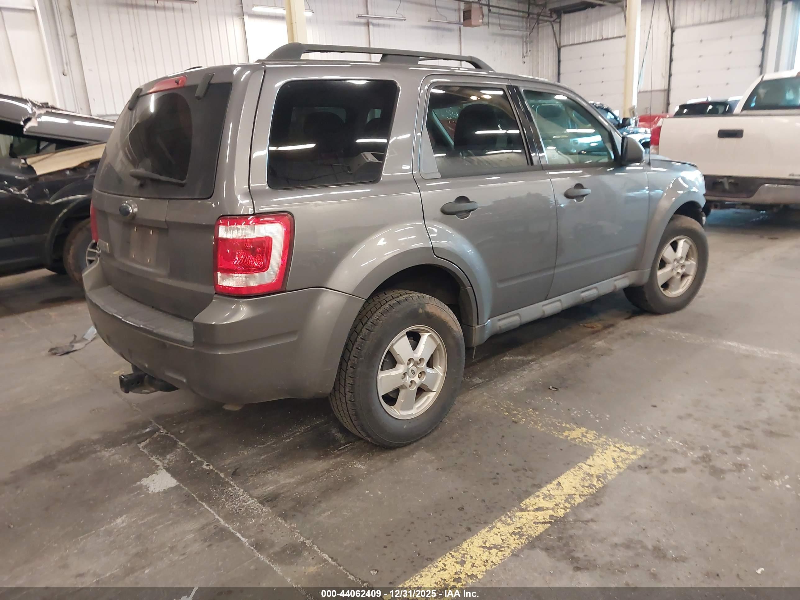 FORD ESCAPE image 4