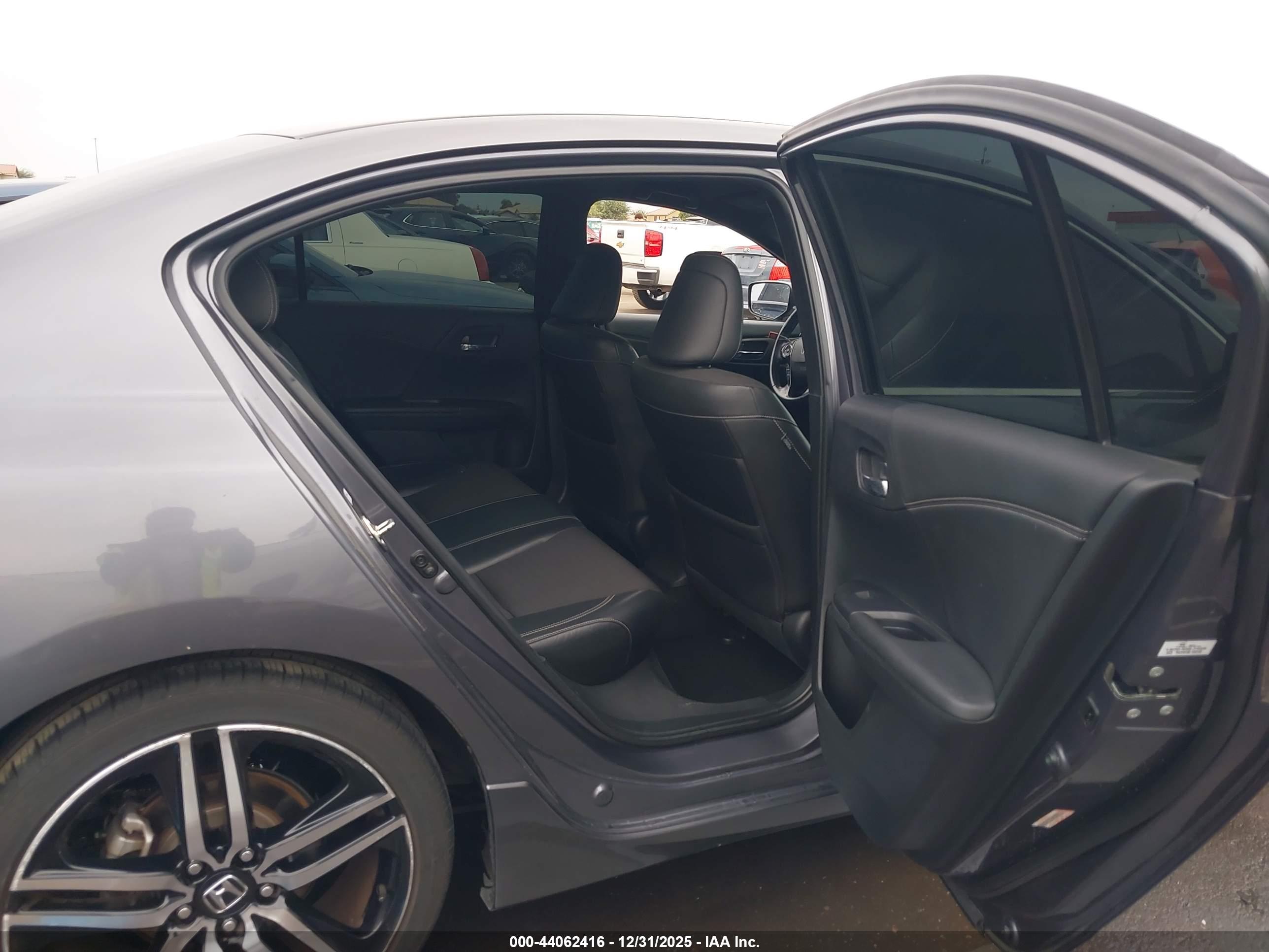HONDA ACCORD image 8