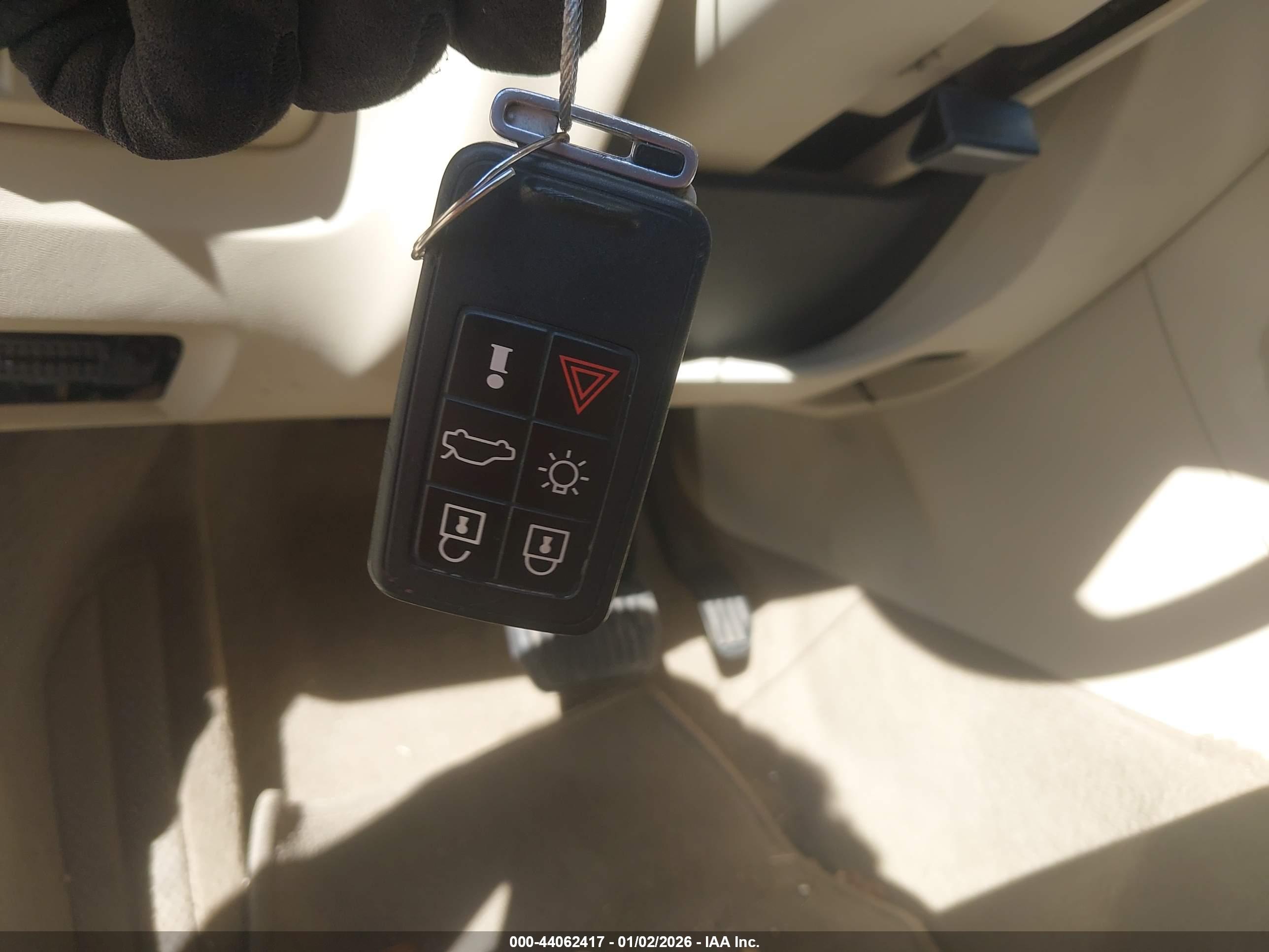 VOLVO XC60 image 11