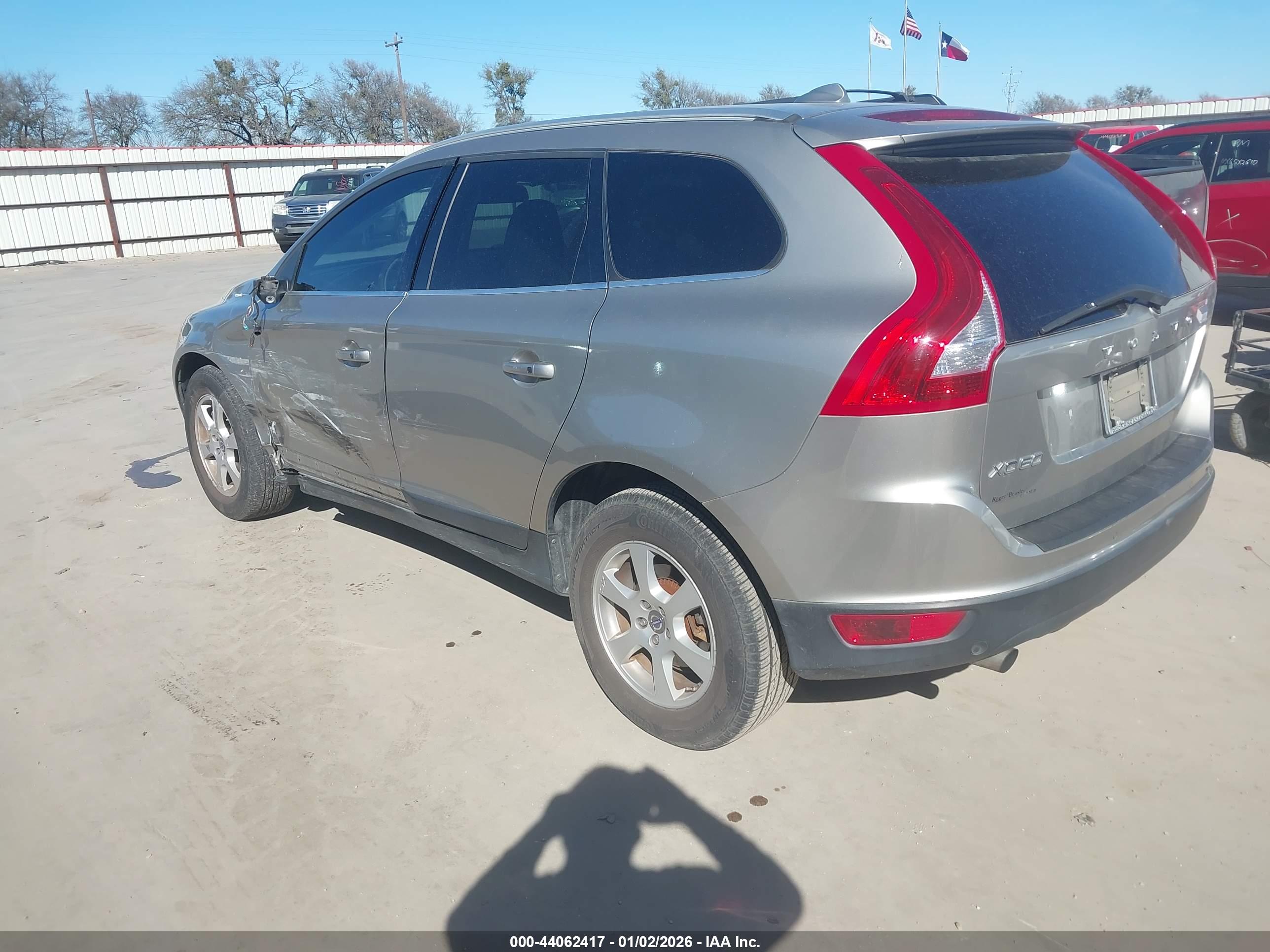VOLVO XC60 image 3