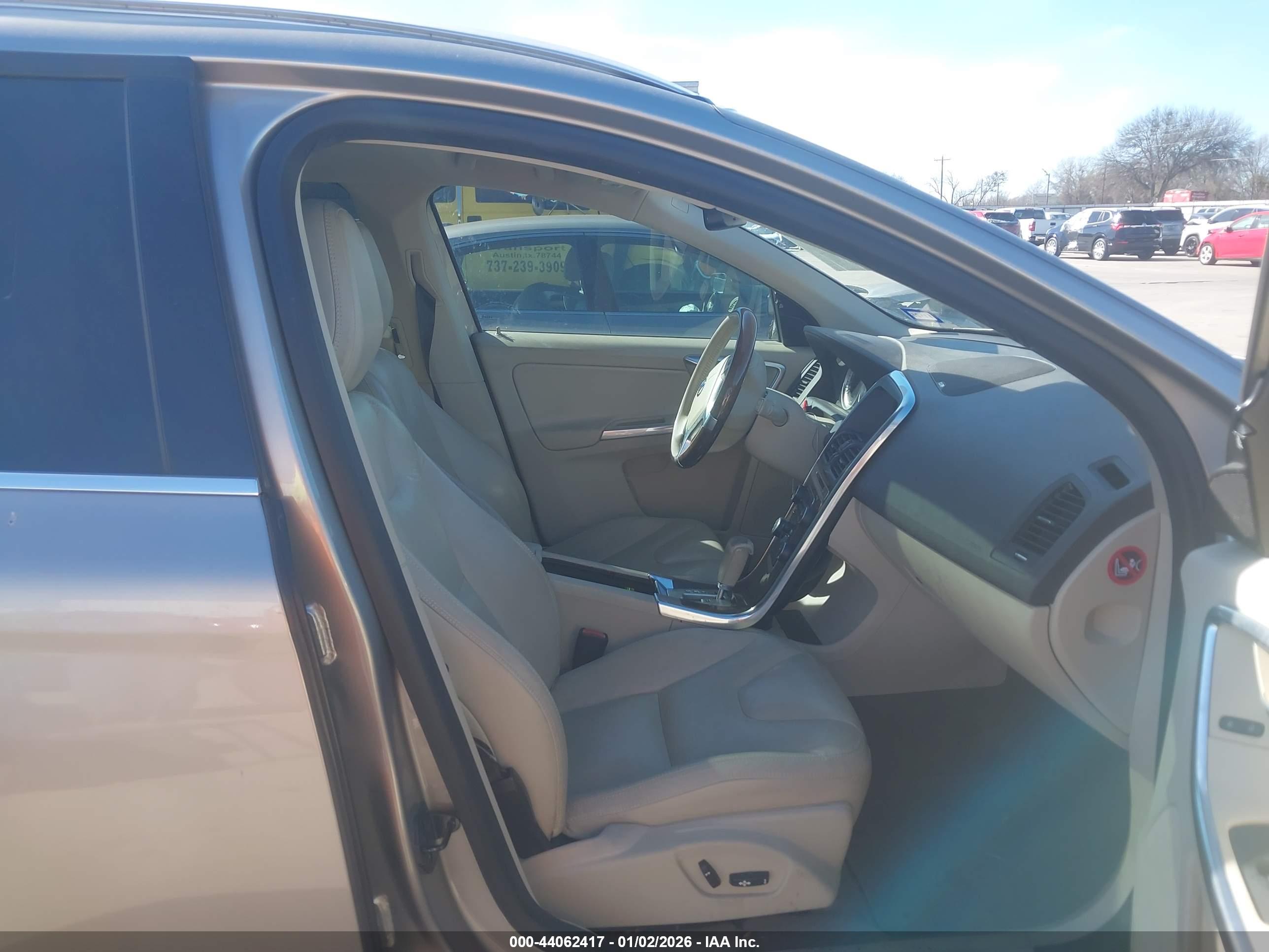 VOLVO XC60 image 5