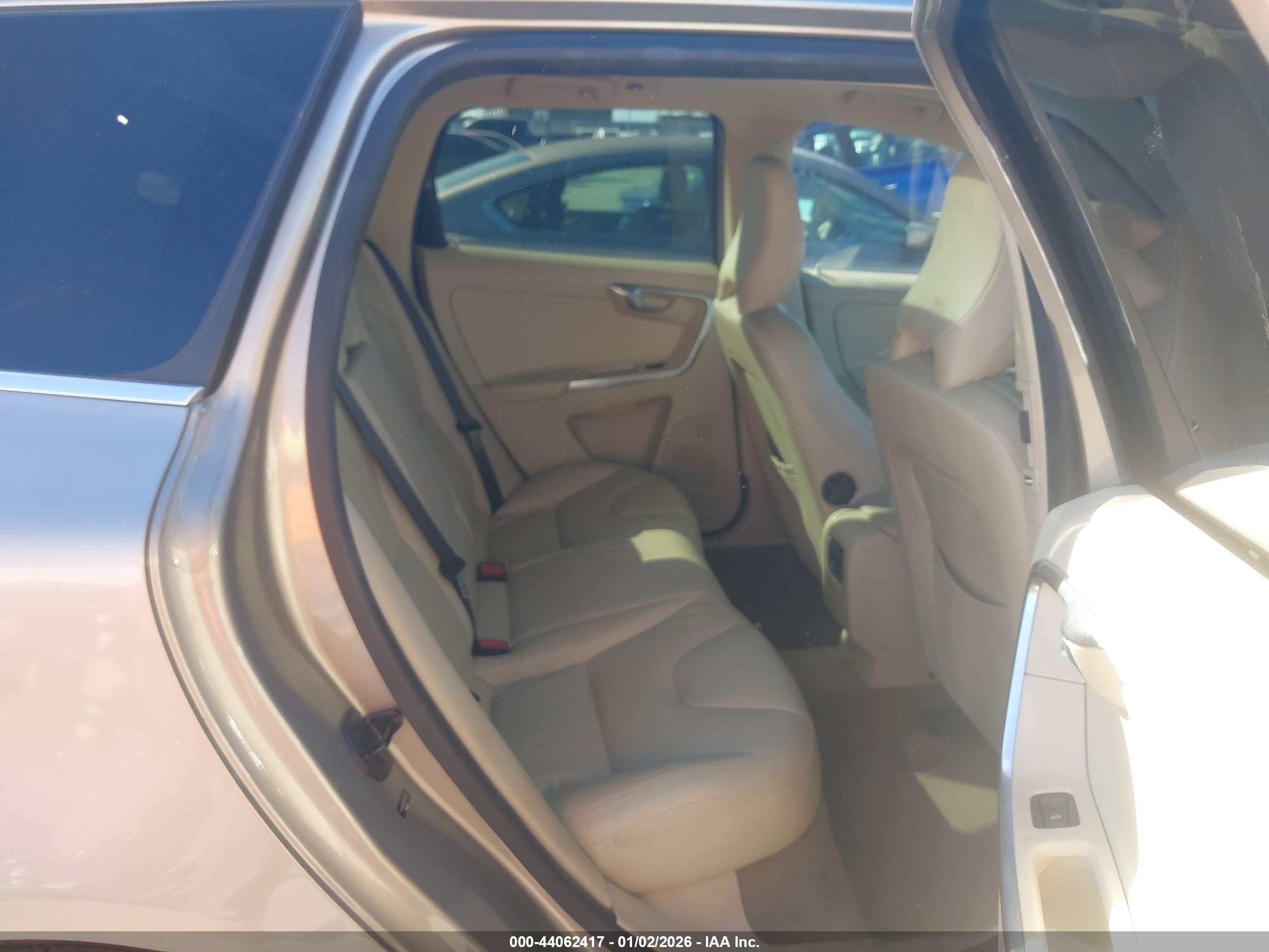 VOLVO XC60 image 8