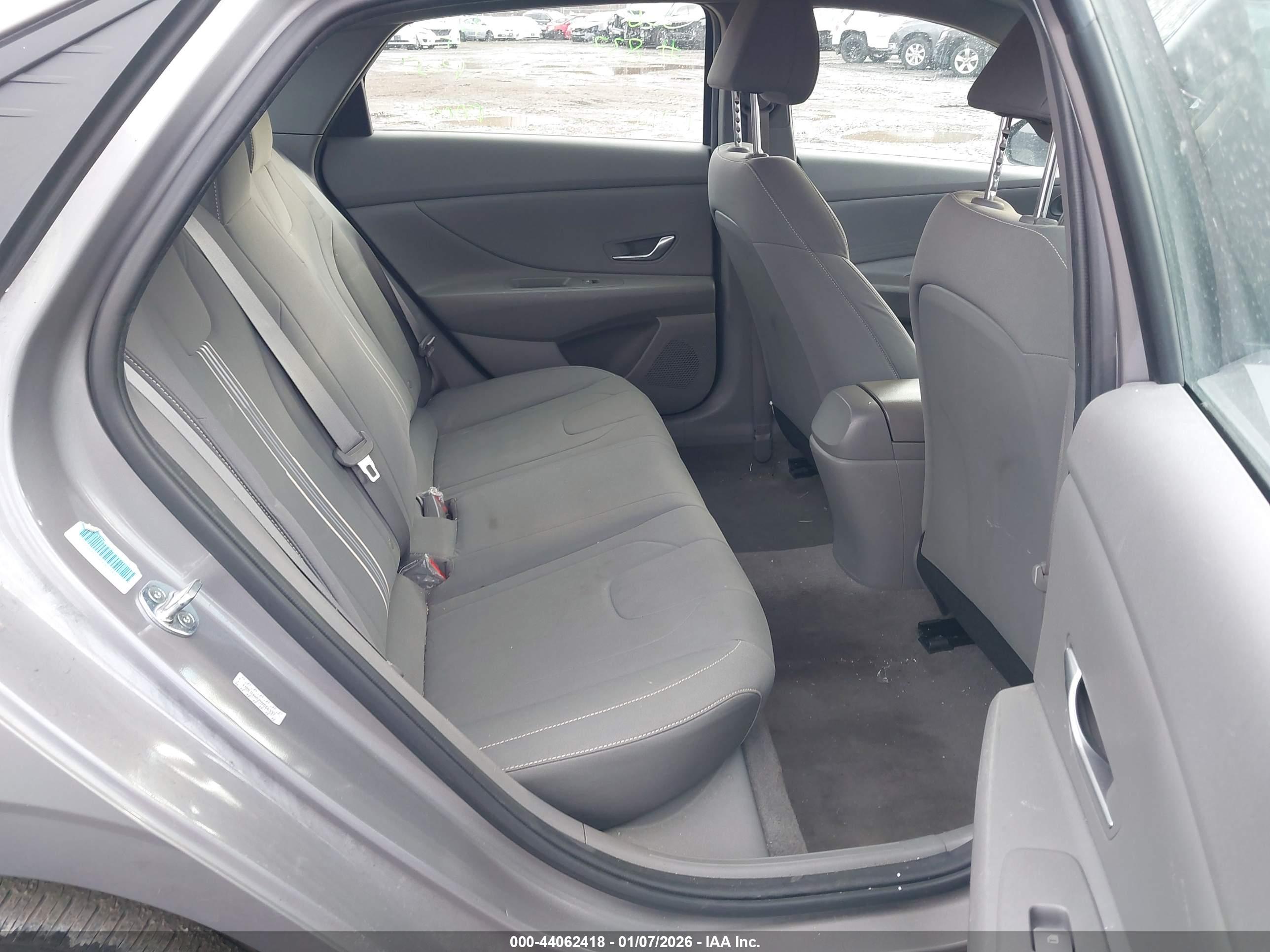 HYUNDAI ELANTRA image 8