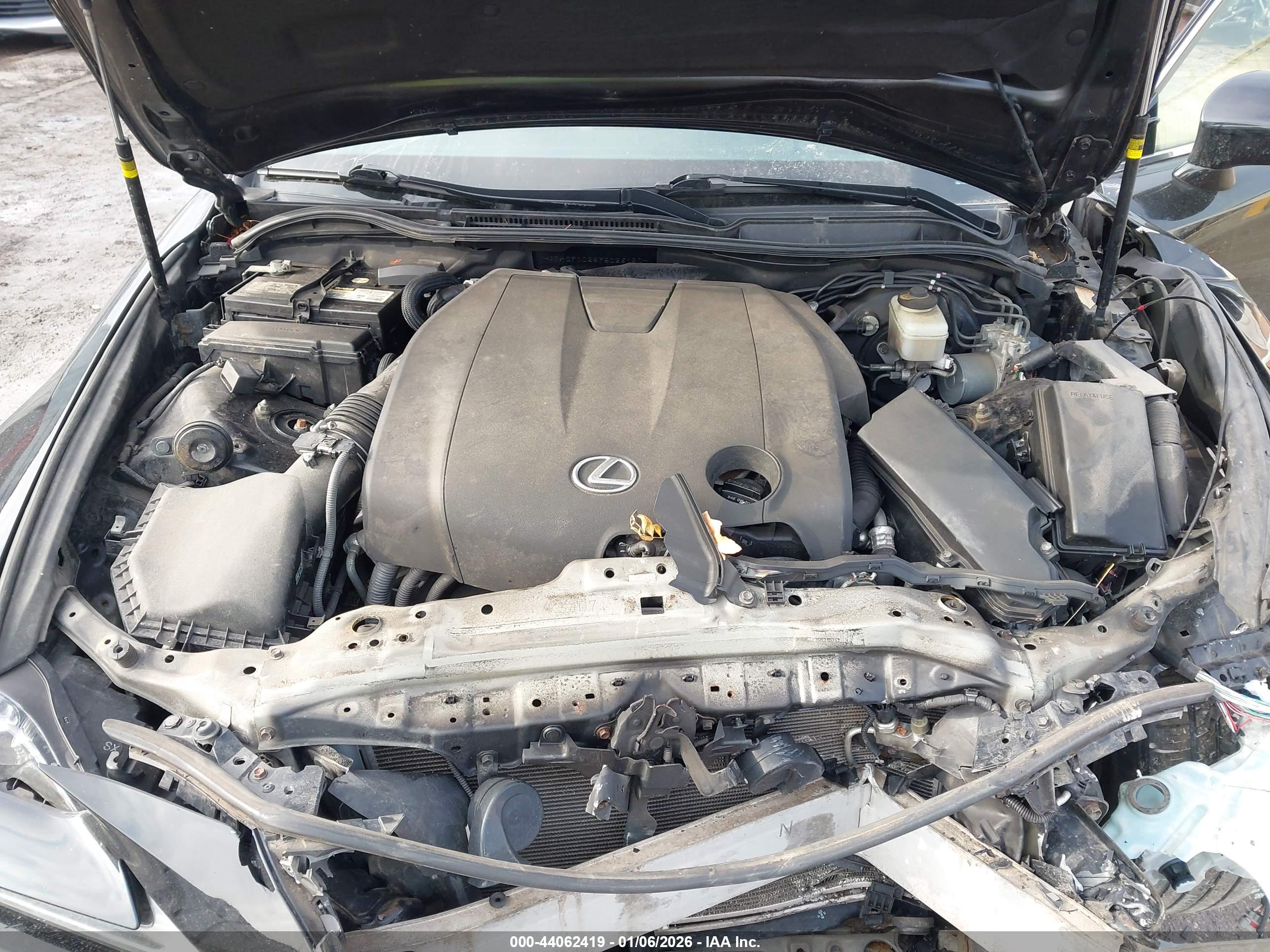LEXUS IS image 10