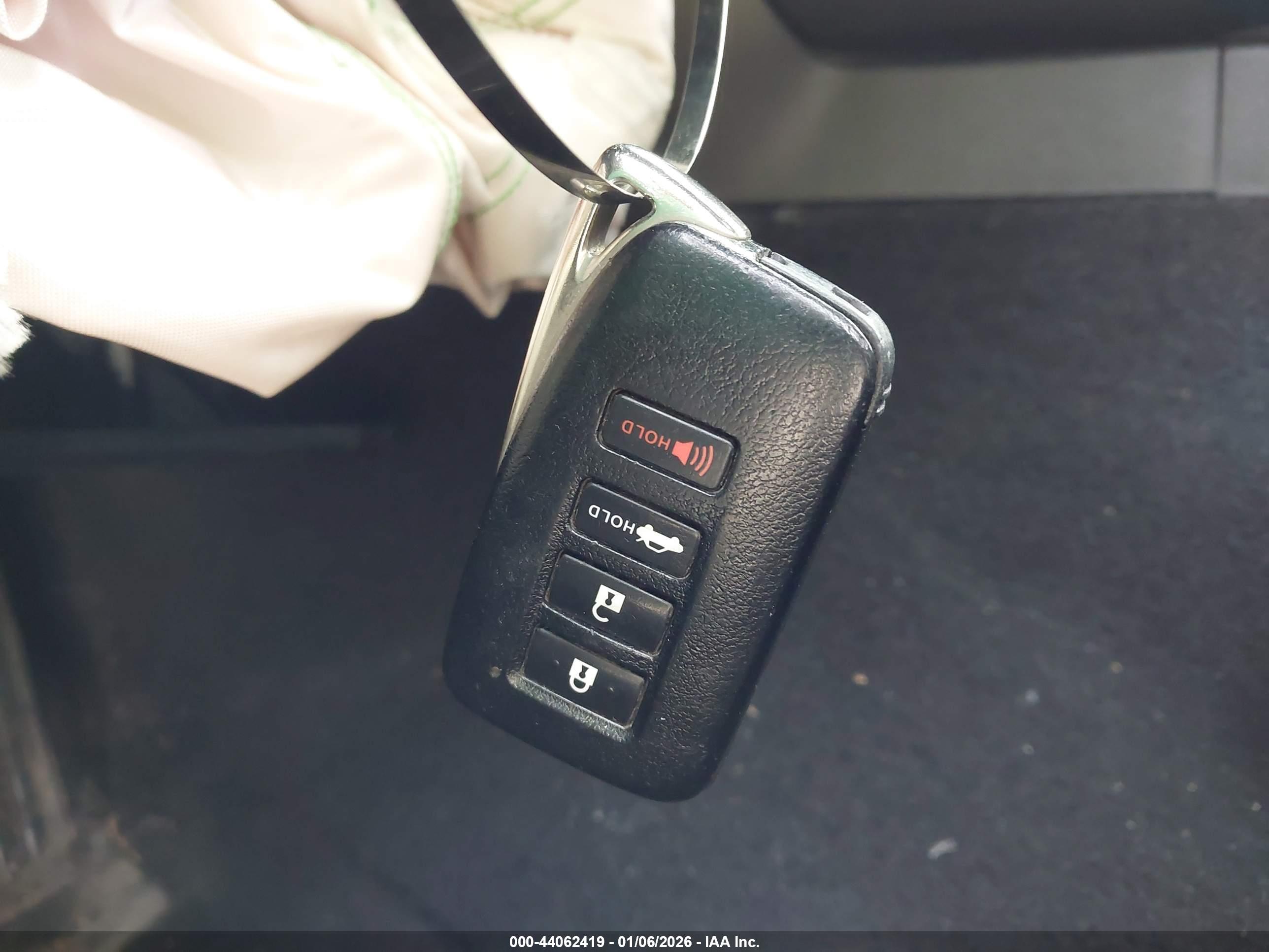 LEXUS IS image 11