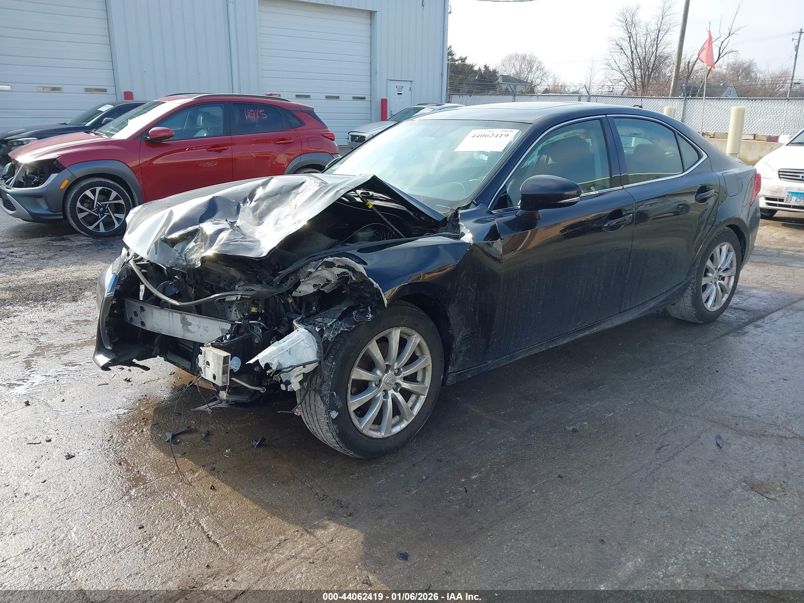 LEXUS IS image 2