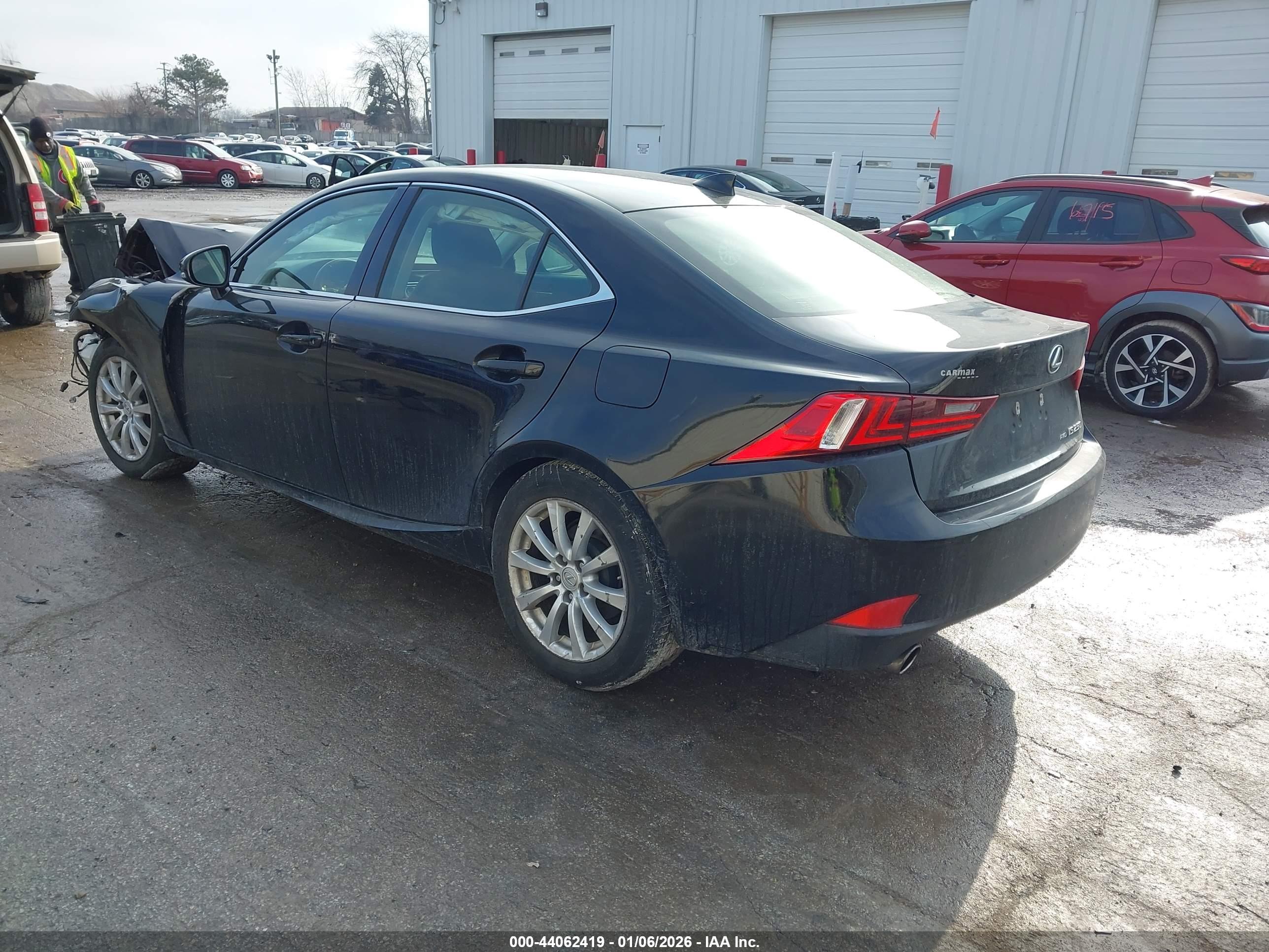 LEXUS IS image 3