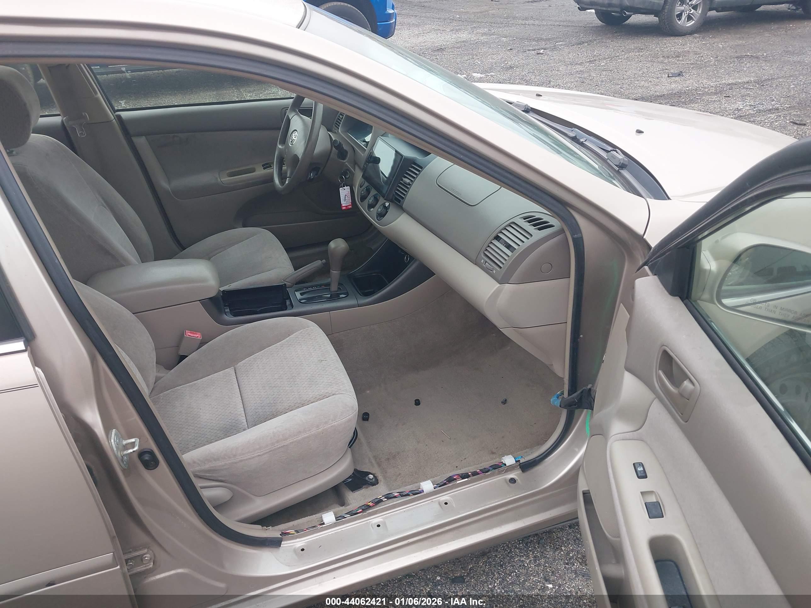 TOYOTA CAMRY image 5