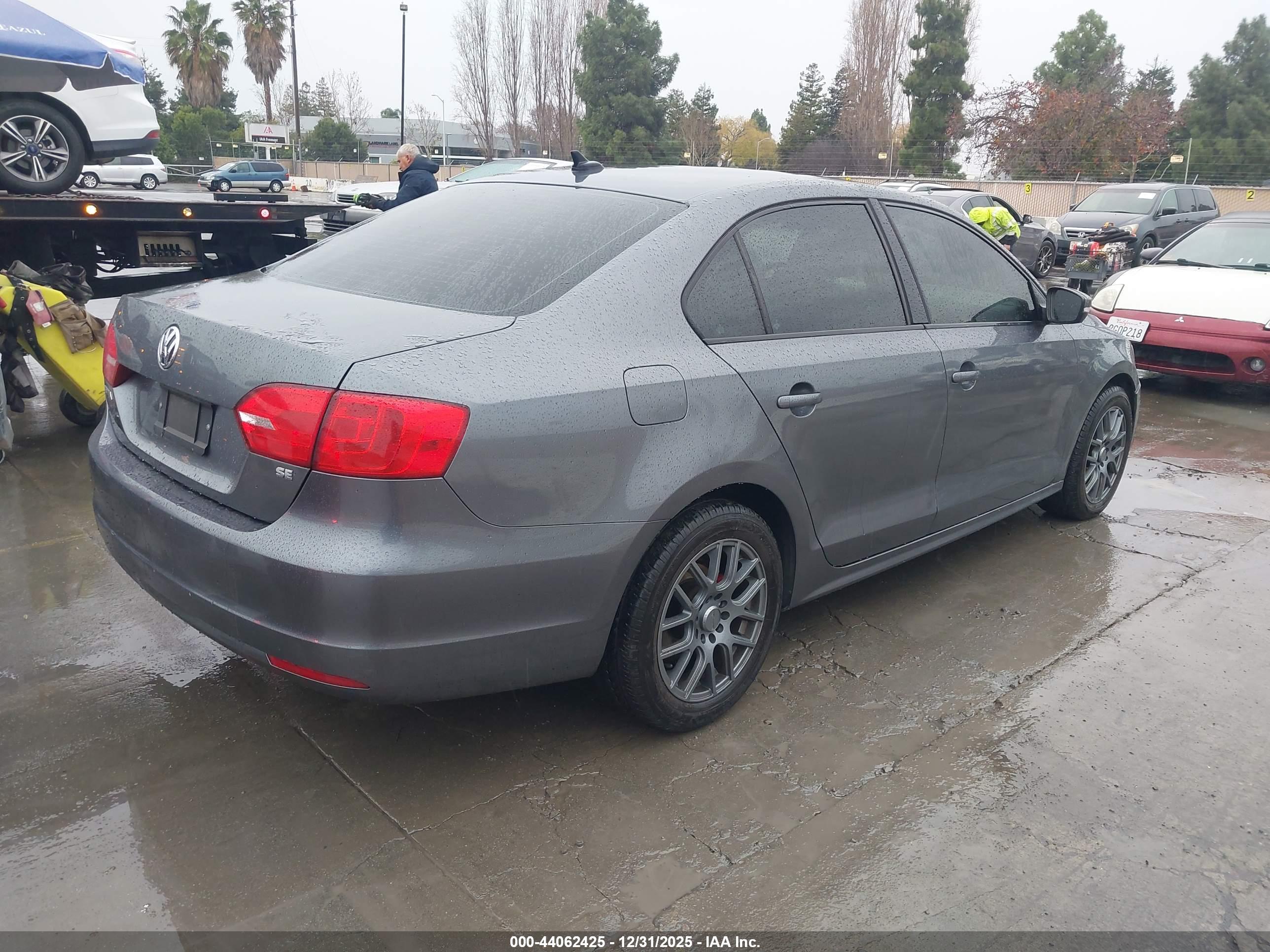 VOLKSWAGEN JETTA image 4