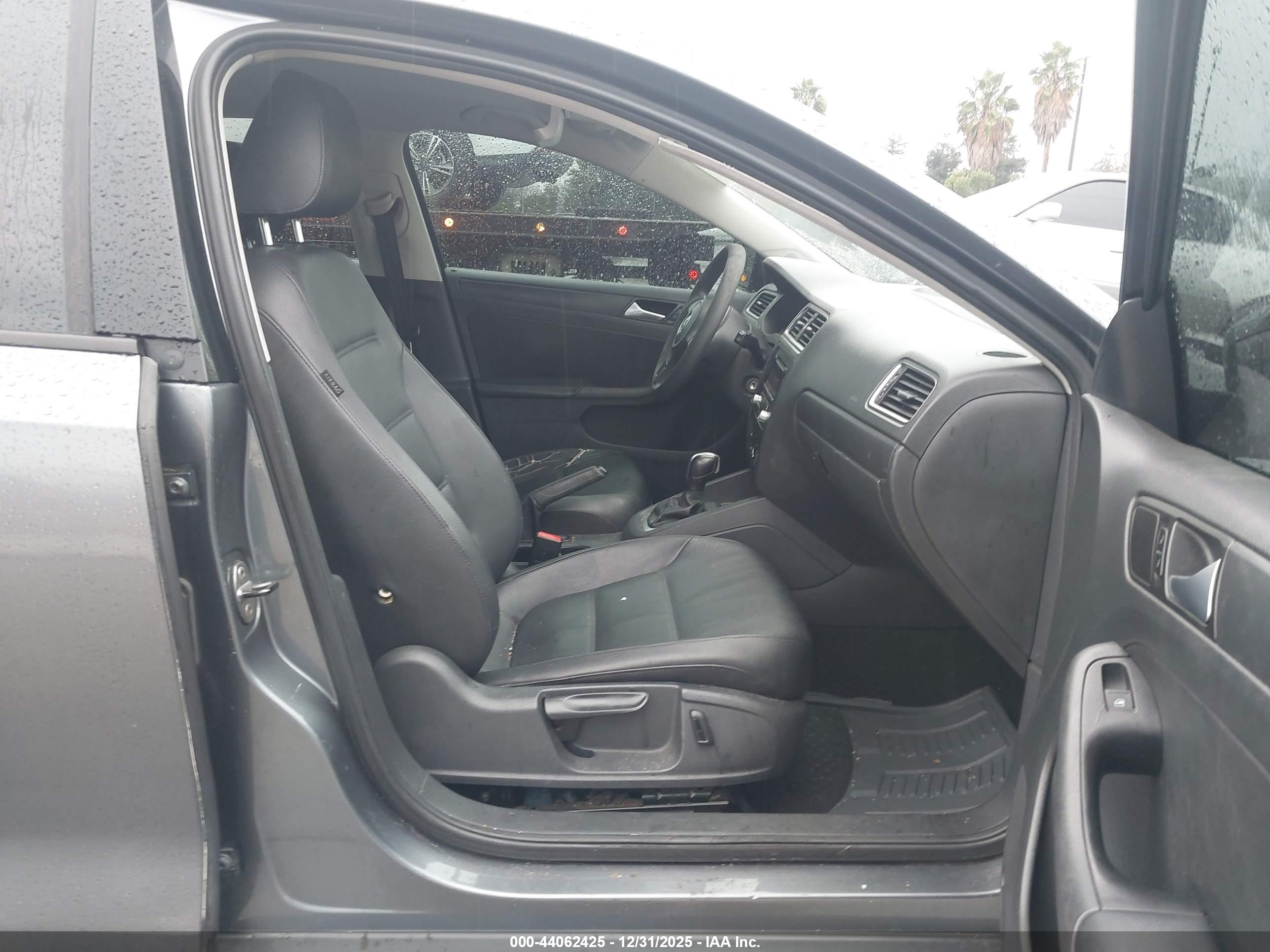 VOLKSWAGEN JETTA image 5