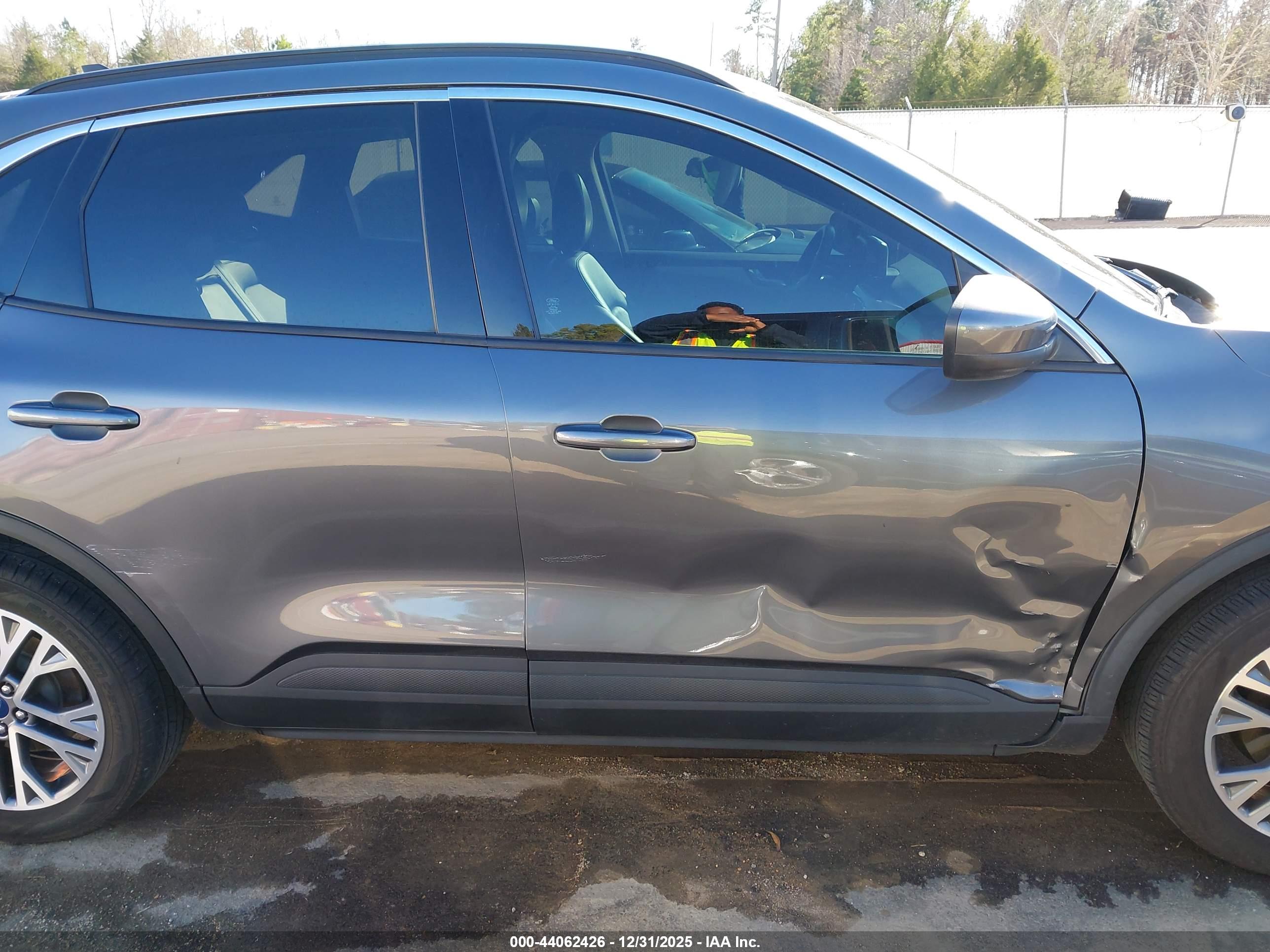 FORD ESCAPE image 6