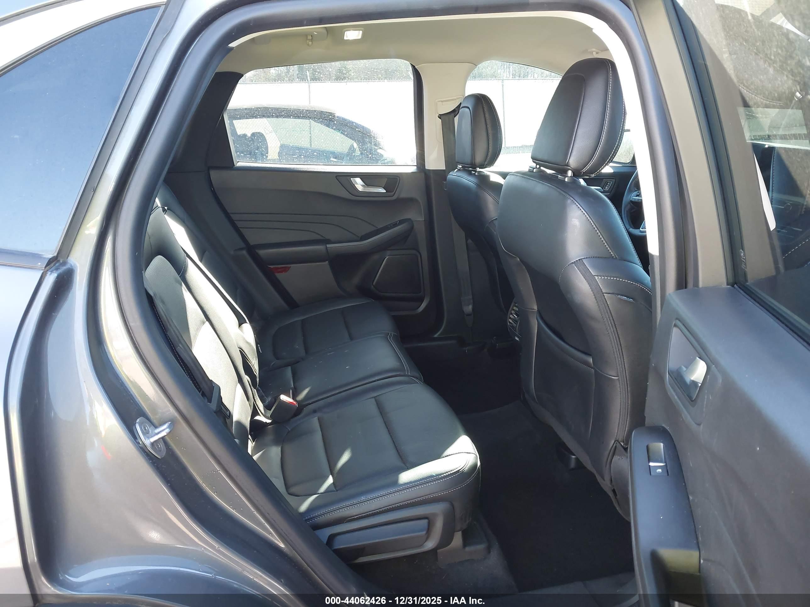 FORD ESCAPE image 8