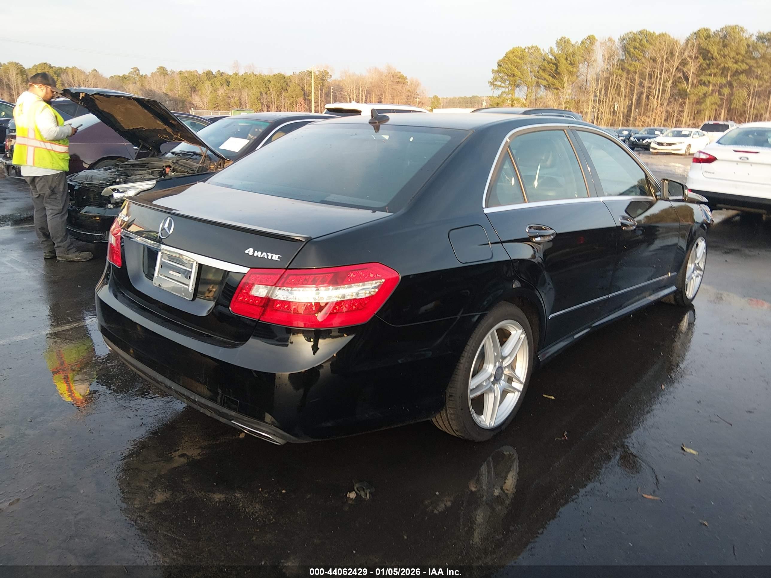 MERCEDES-BENZ E image 4