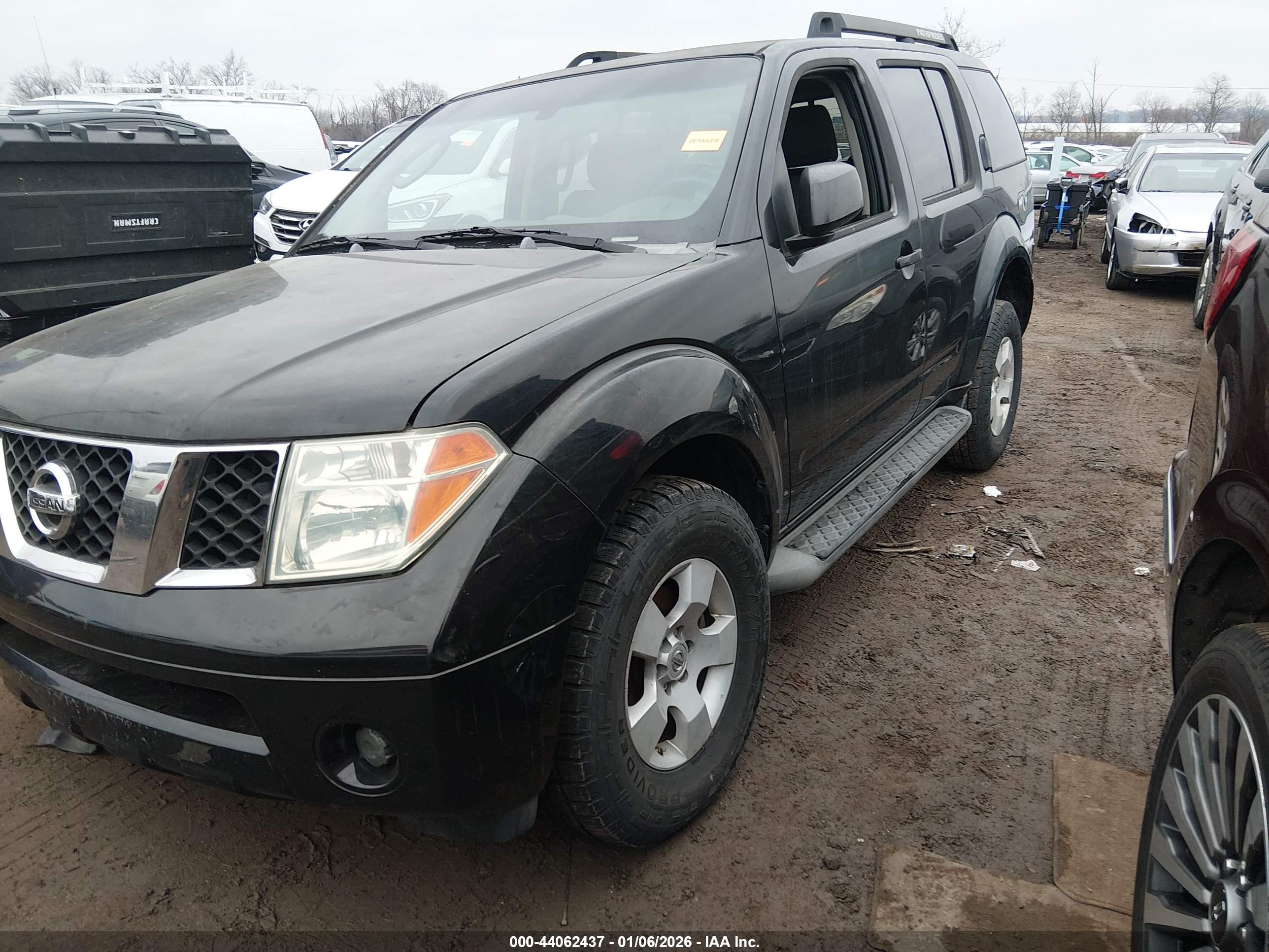 NISSAN PATHFINDER image 2