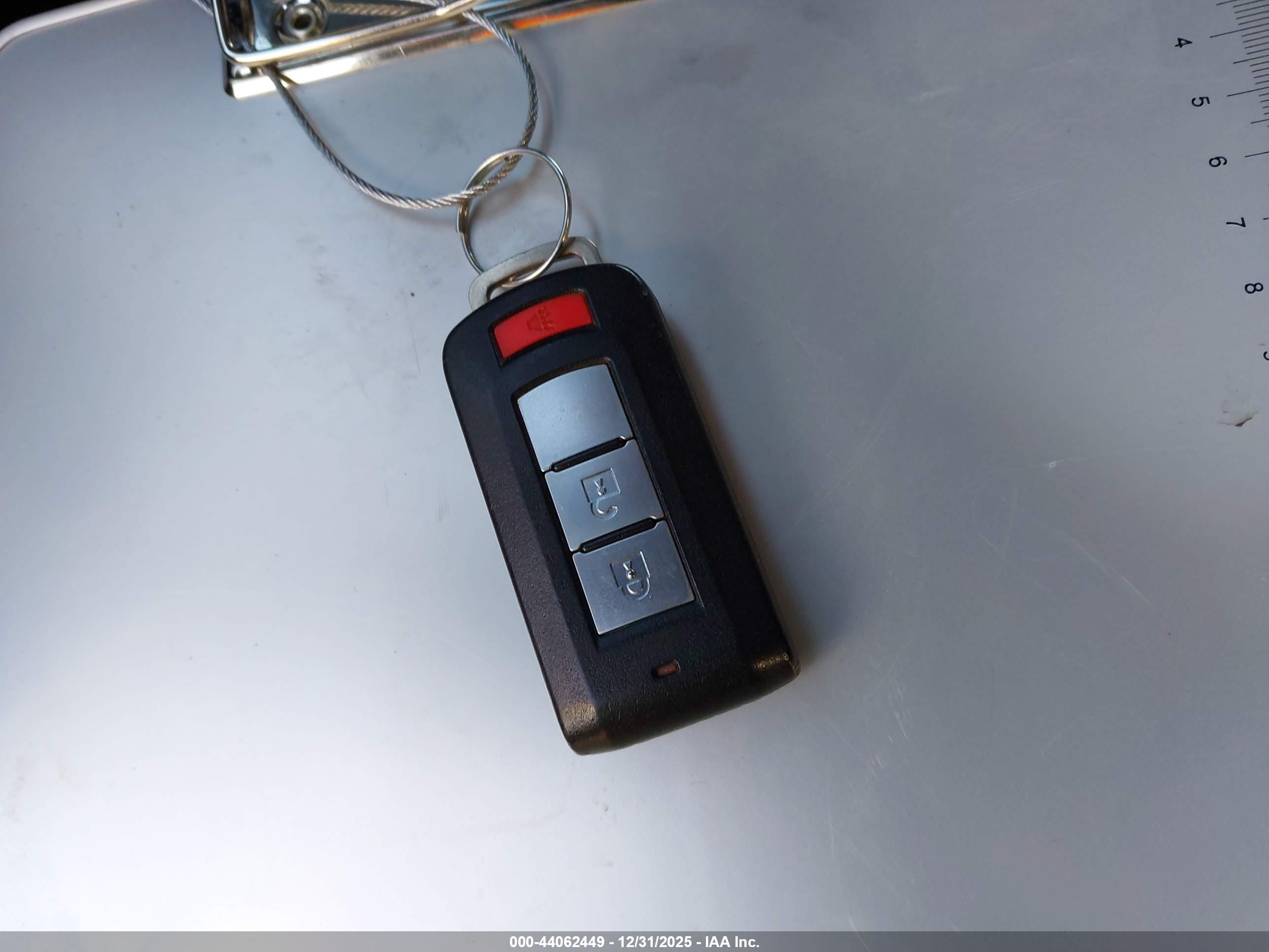 MITSUBISHI OUTLANDER image 11