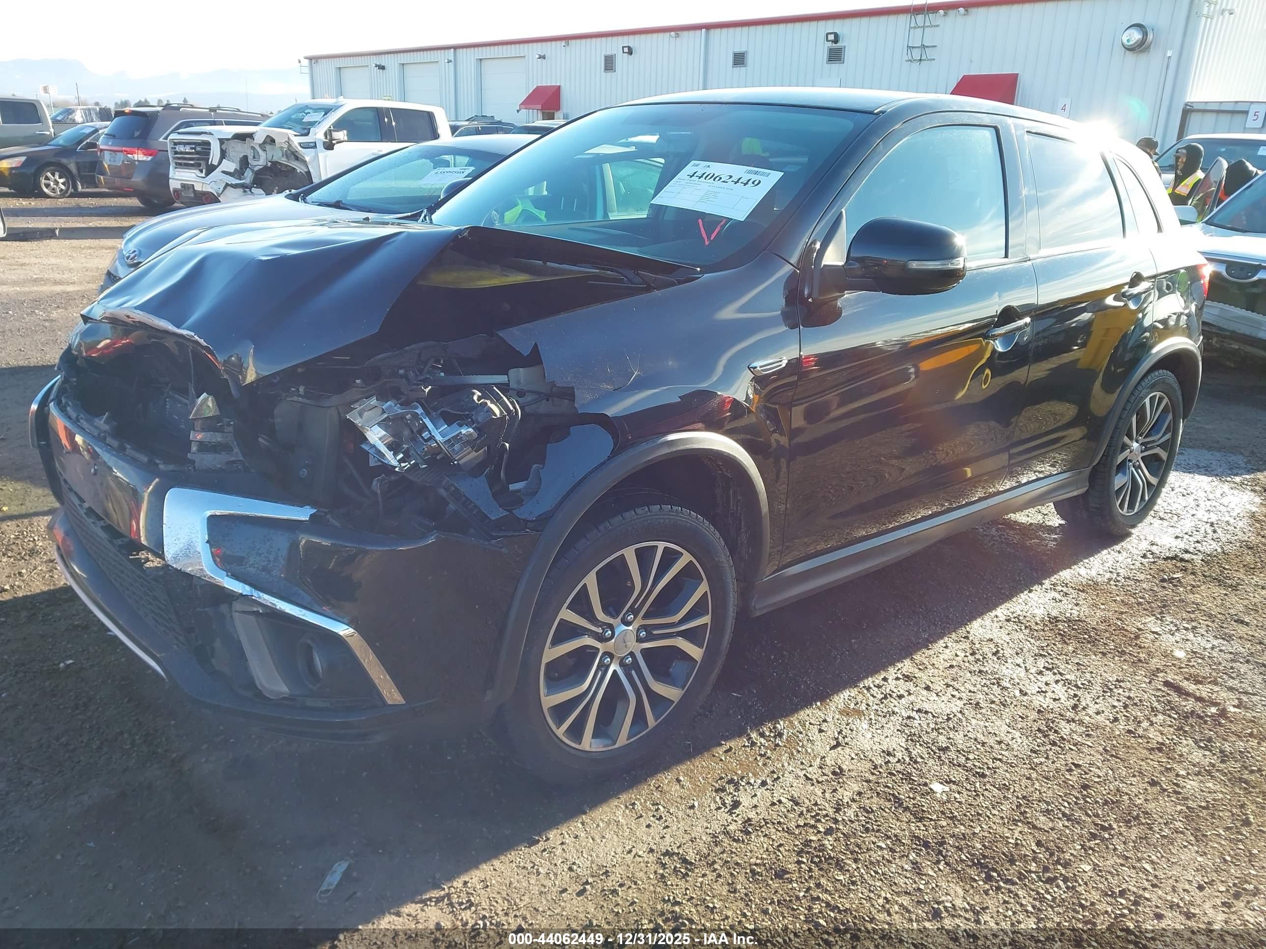 MITSUBISHI OUTLANDER image 2