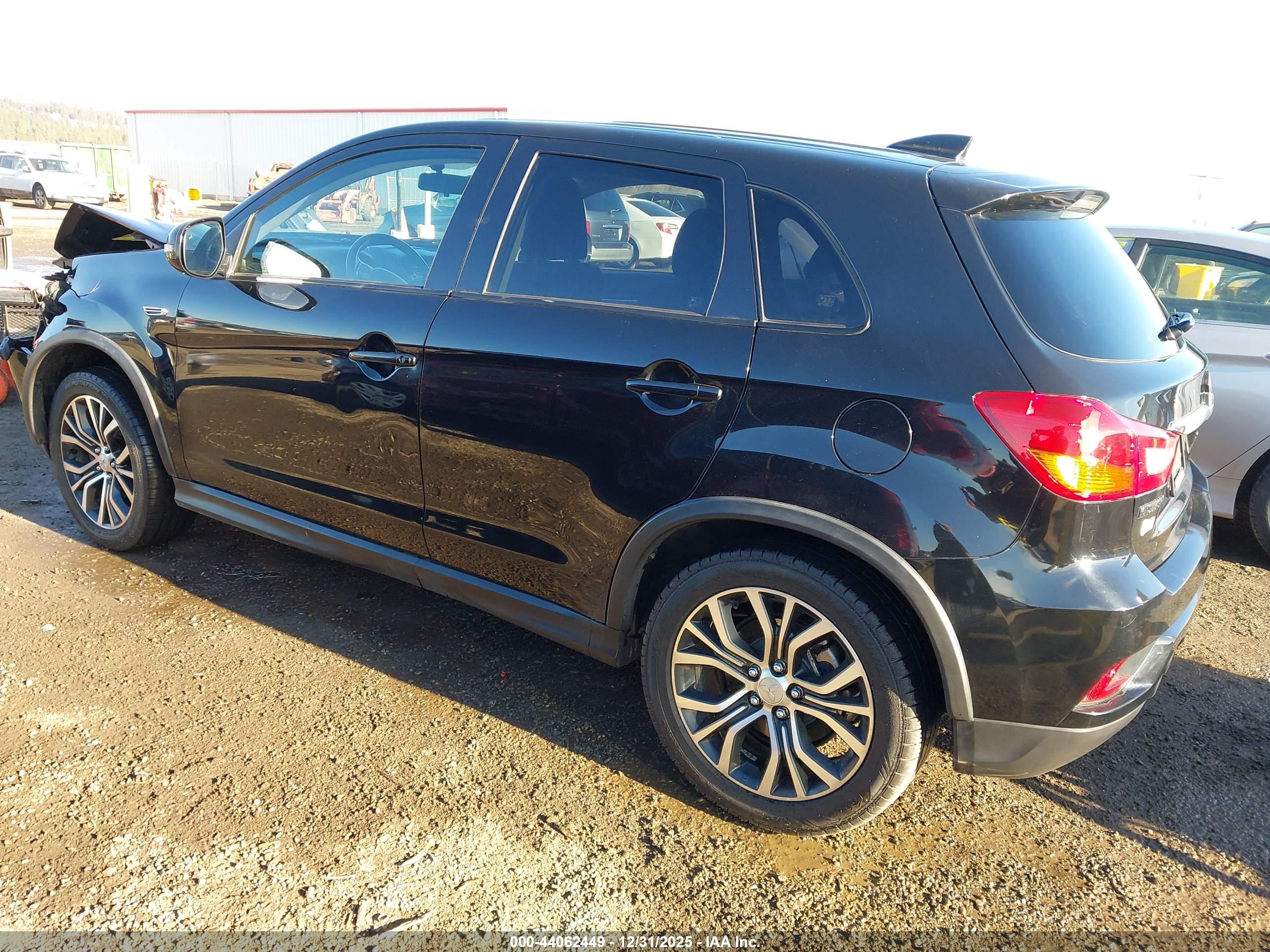 MITSUBISHI OUTLANDER image 3