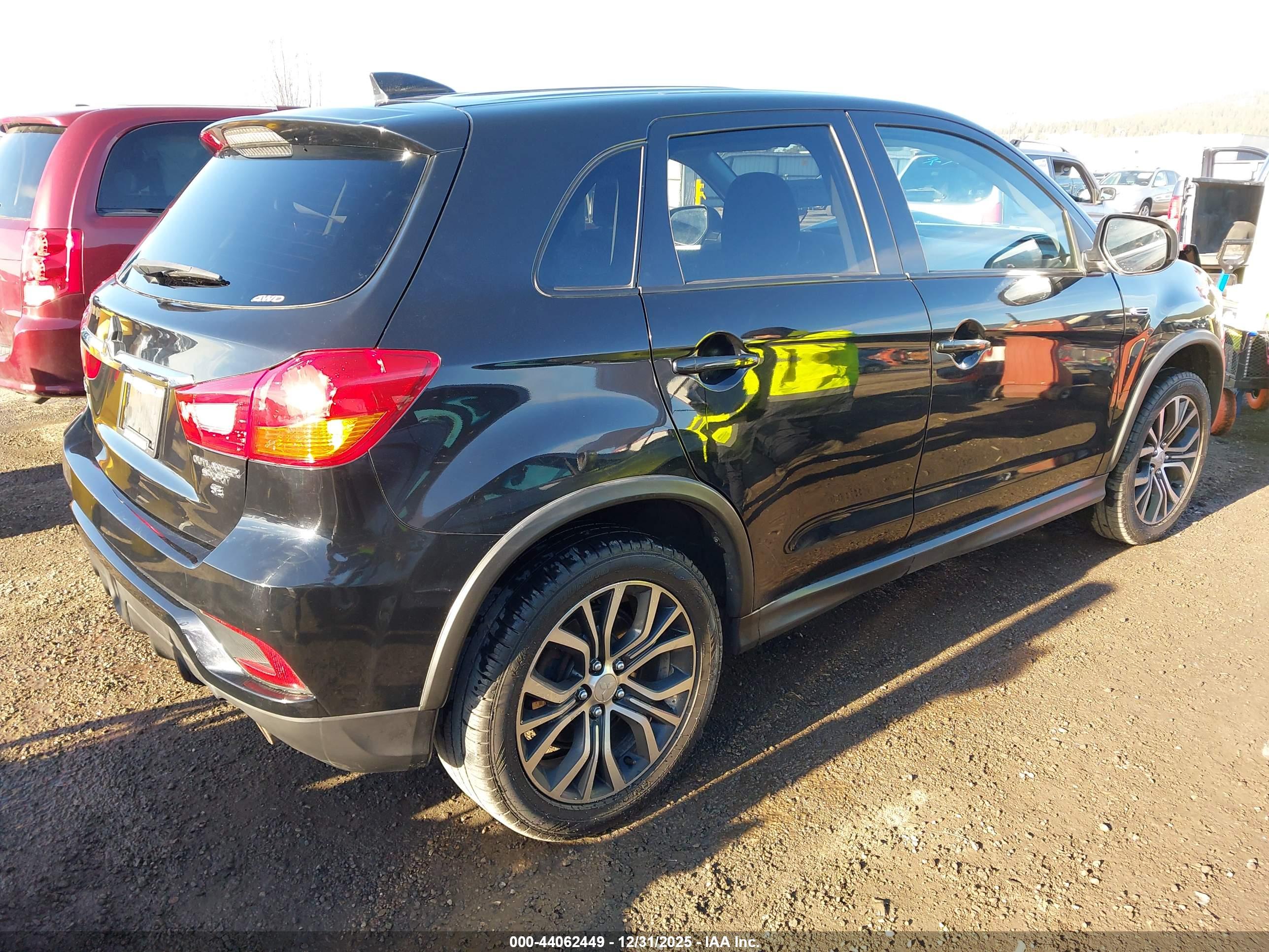 MITSUBISHI OUTLANDER image 4