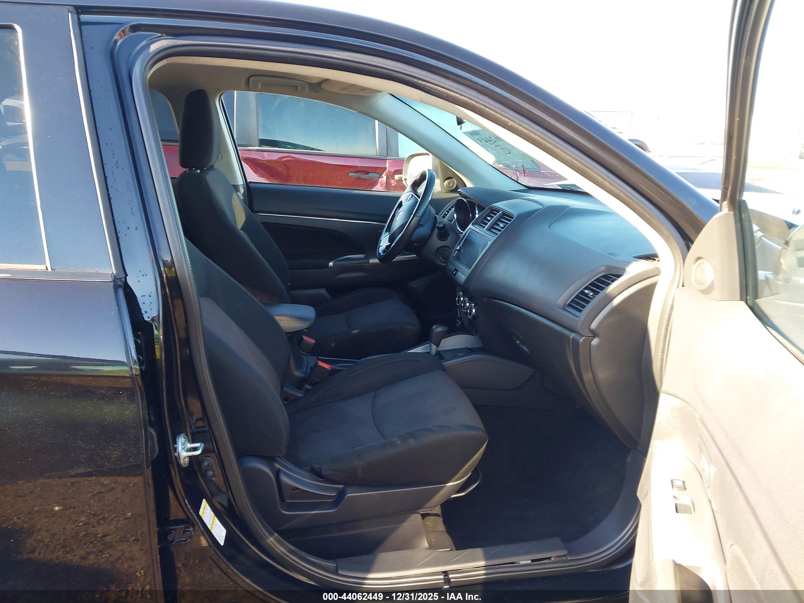 MITSUBISHI OUTLANDER image 5