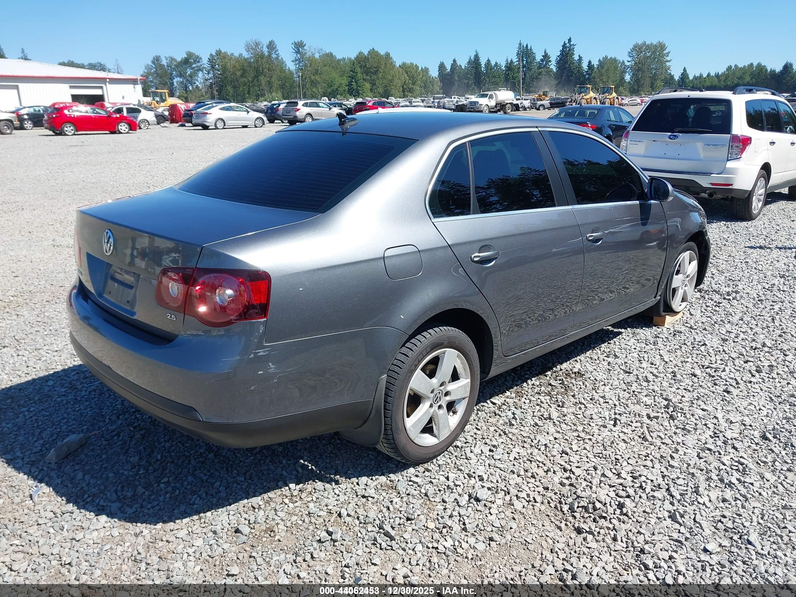 VOLKSWAGEN JETTA image 4
