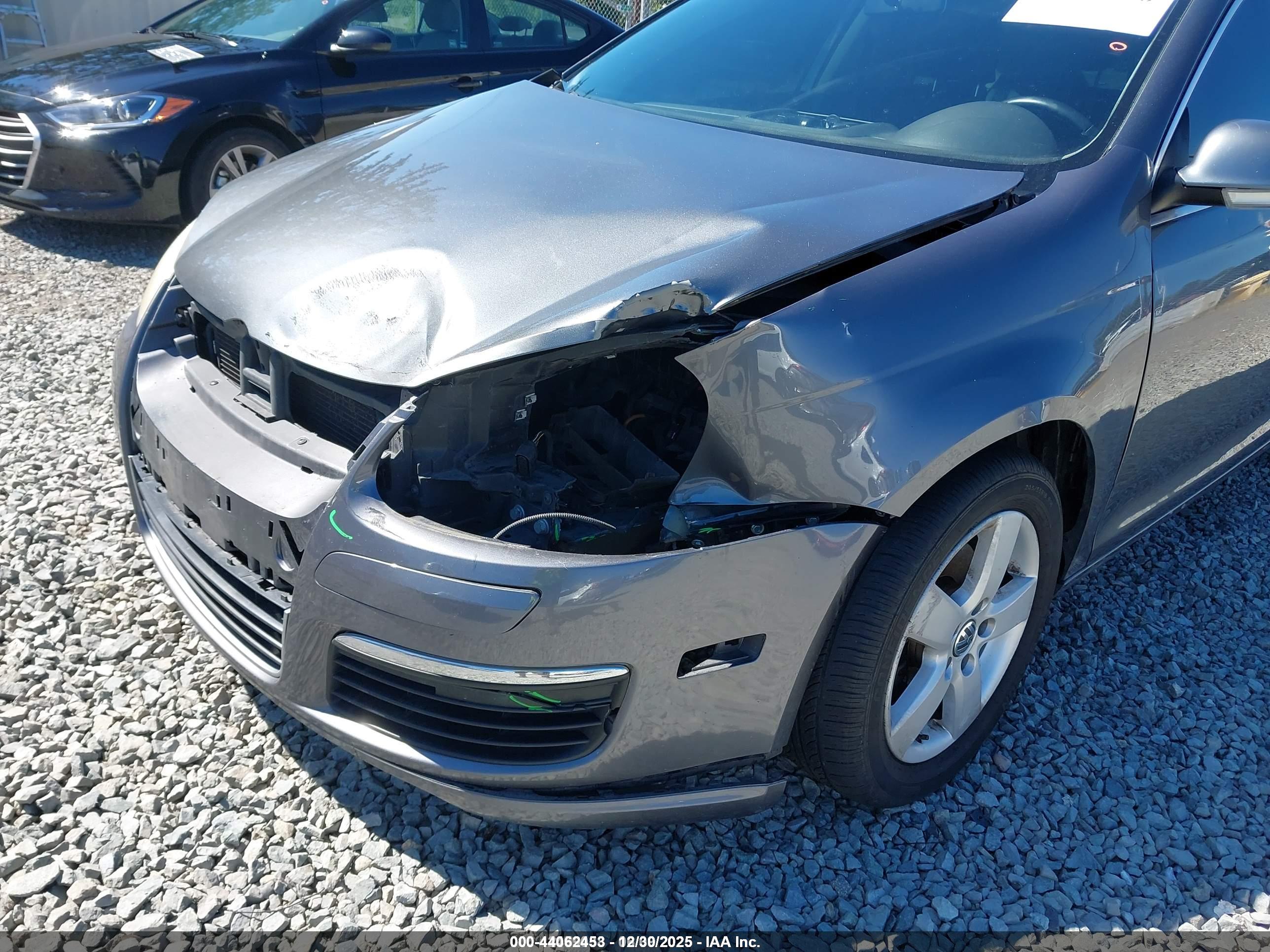 VOLKSWAGEN JETTA image 6
