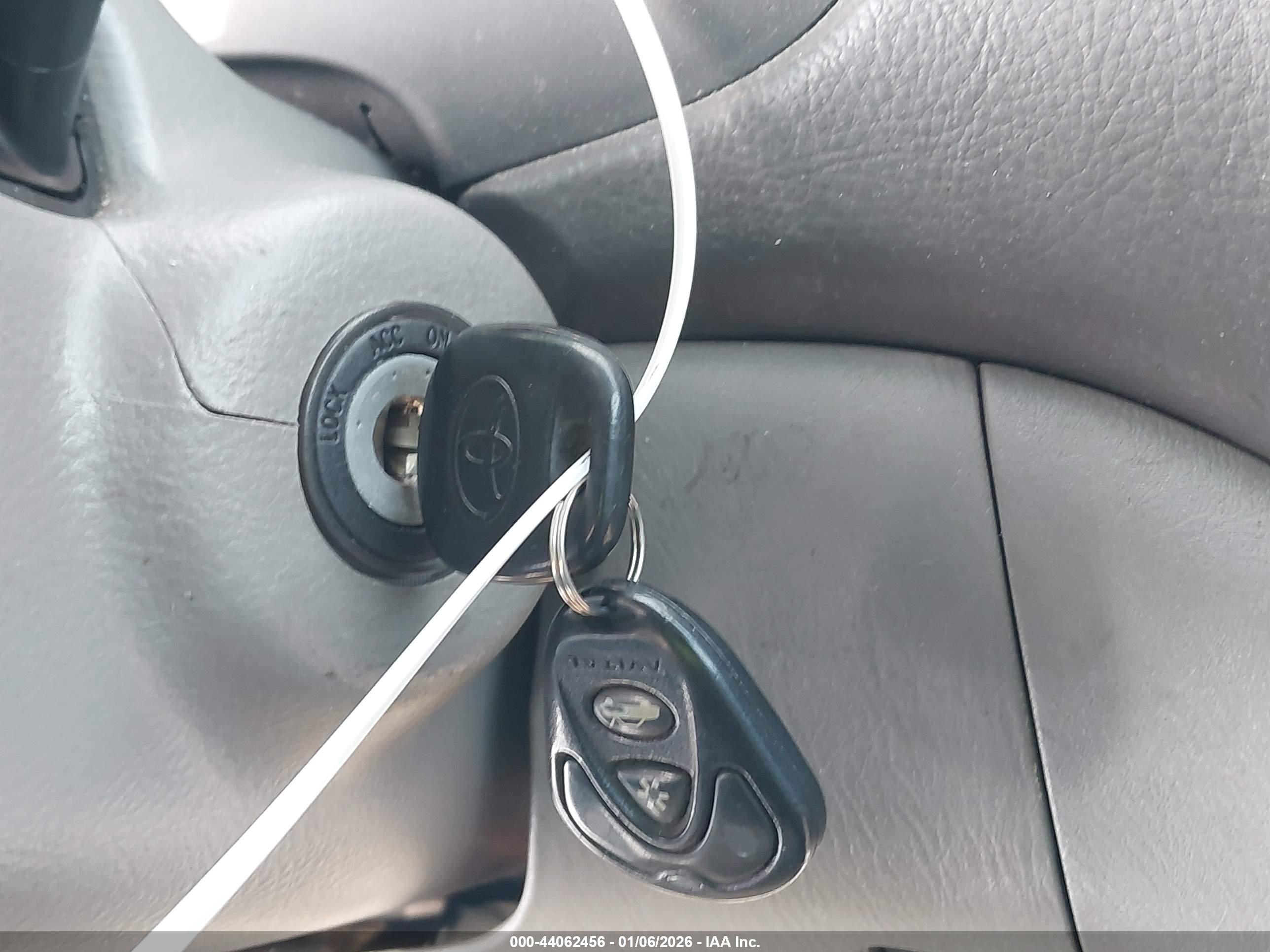 TOYOTA SIENNA image 11