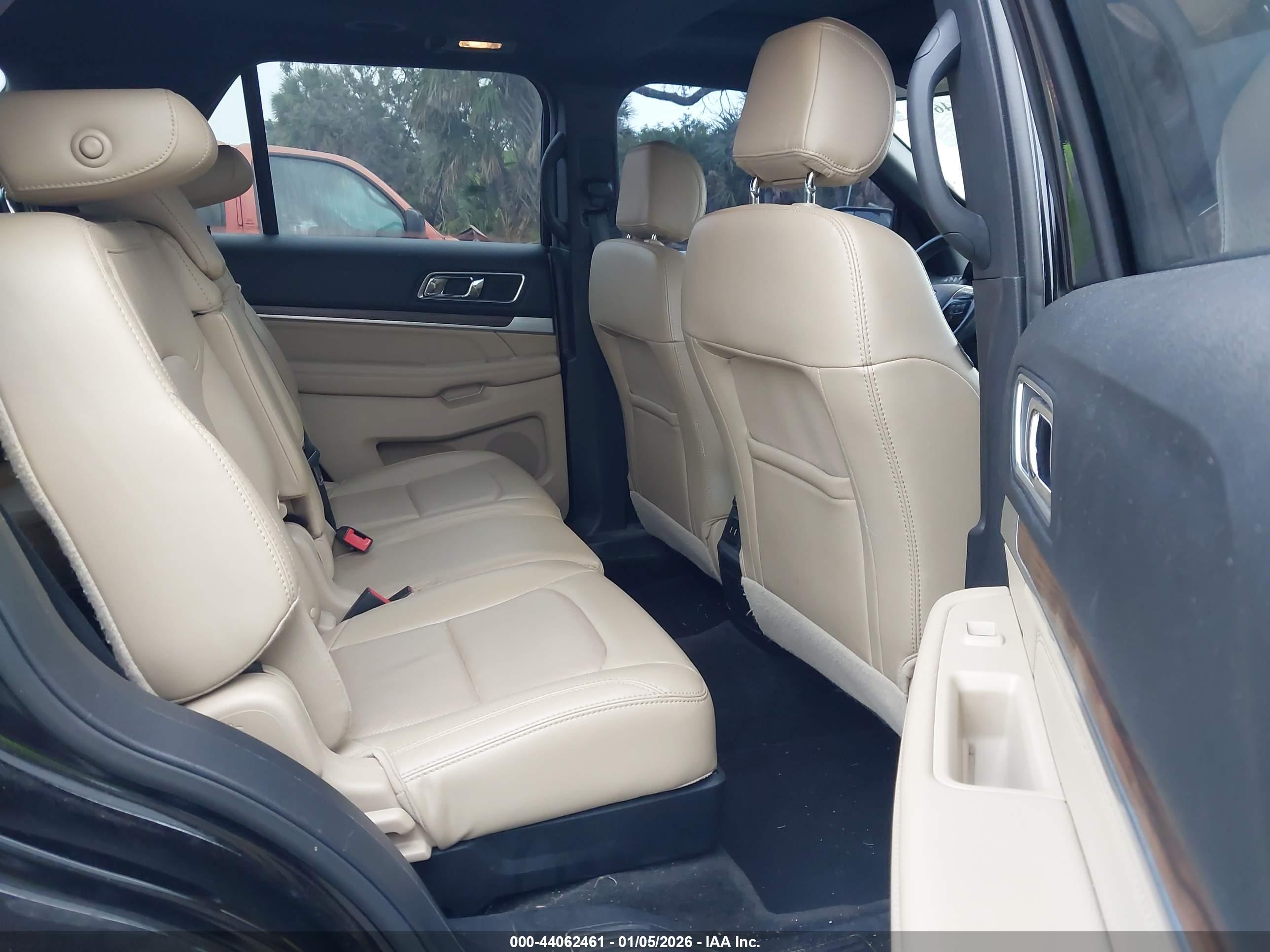 FORD EXPLORER image 8