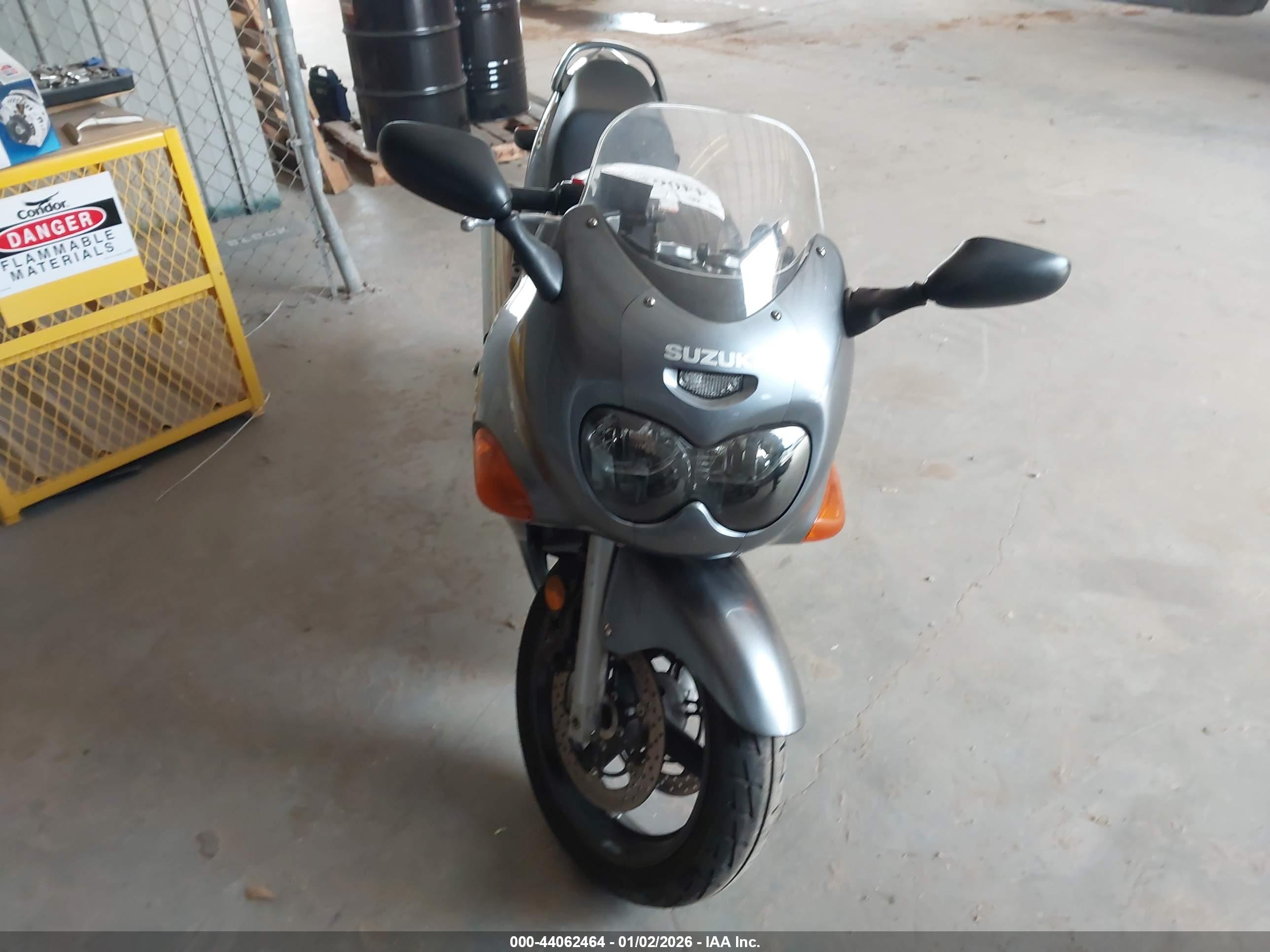 SUZUKI GSX750 image 5