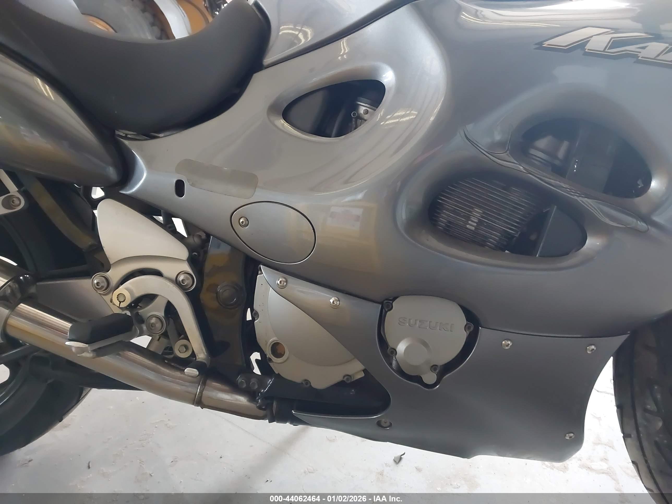 SUZUKI GSX750 image 8