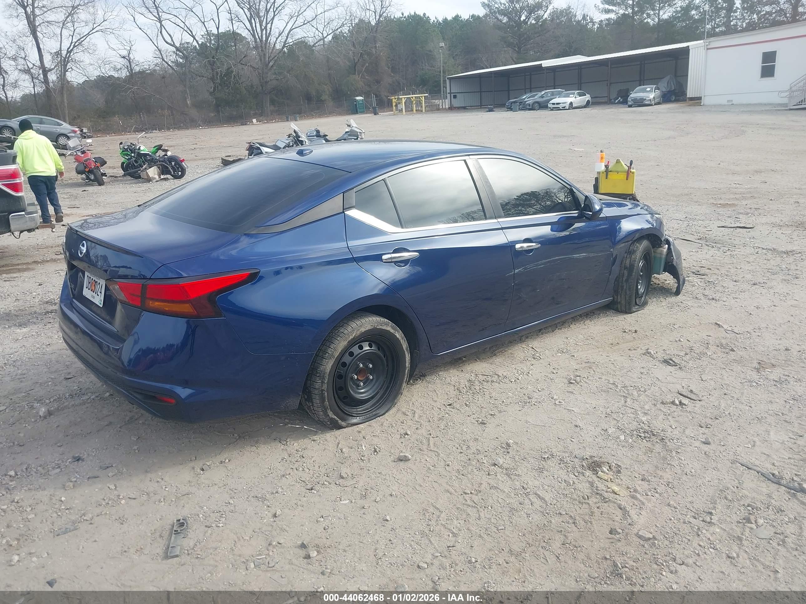 NISSAN ALTIMA image 4