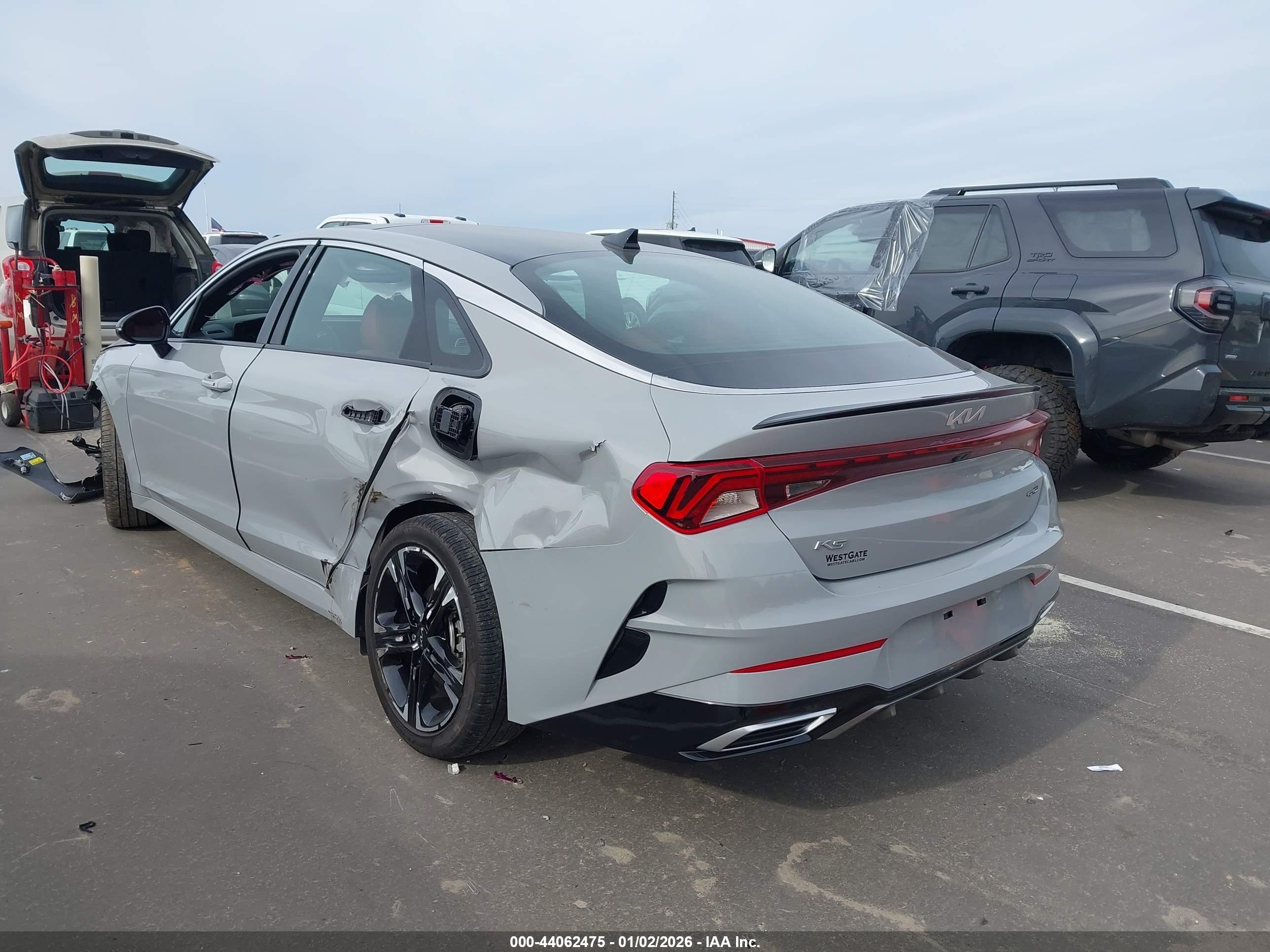 KIA K5 image 3