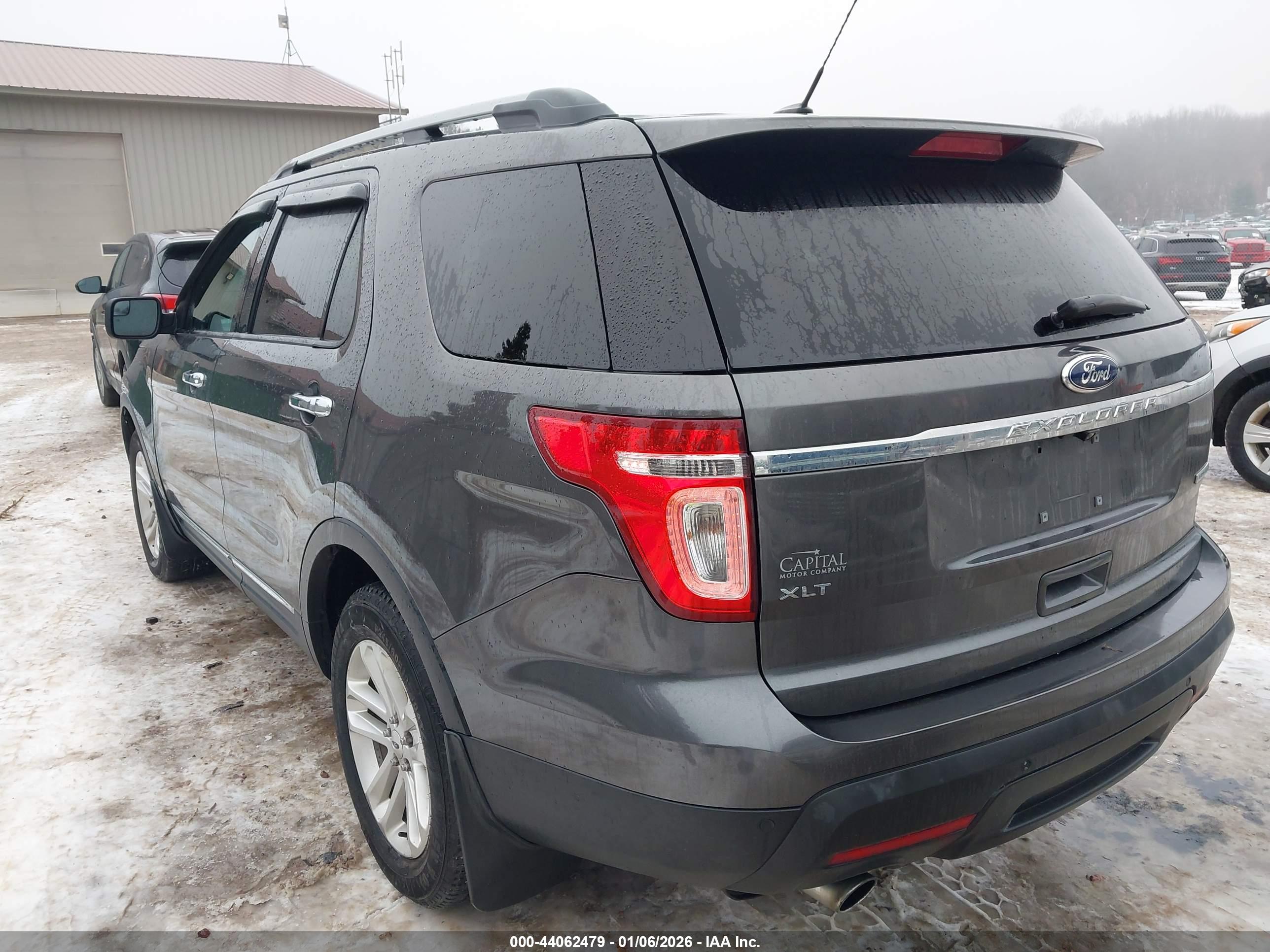 FORD EXPLORER image 3