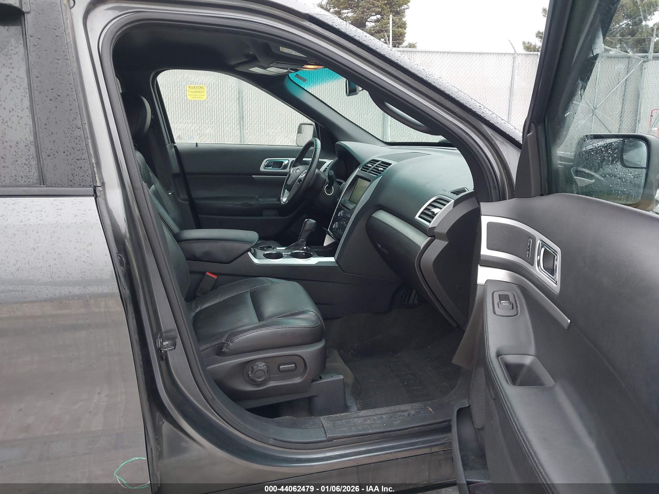 FORD EXPLORER image 5